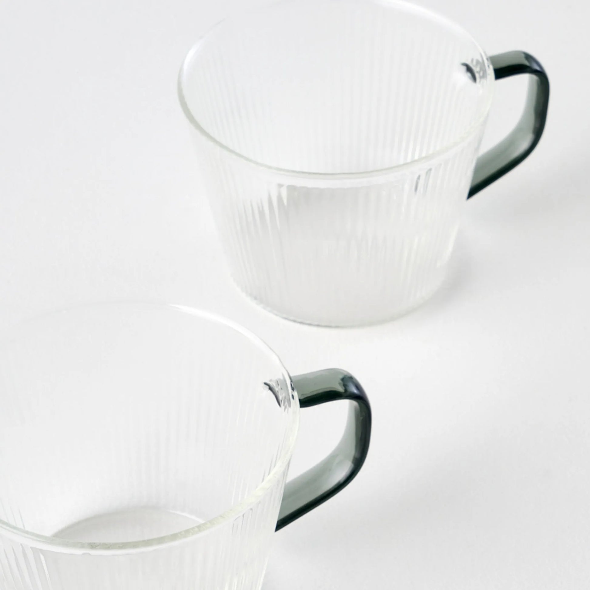 Blaze Glass Mug with Black Handle texture detail