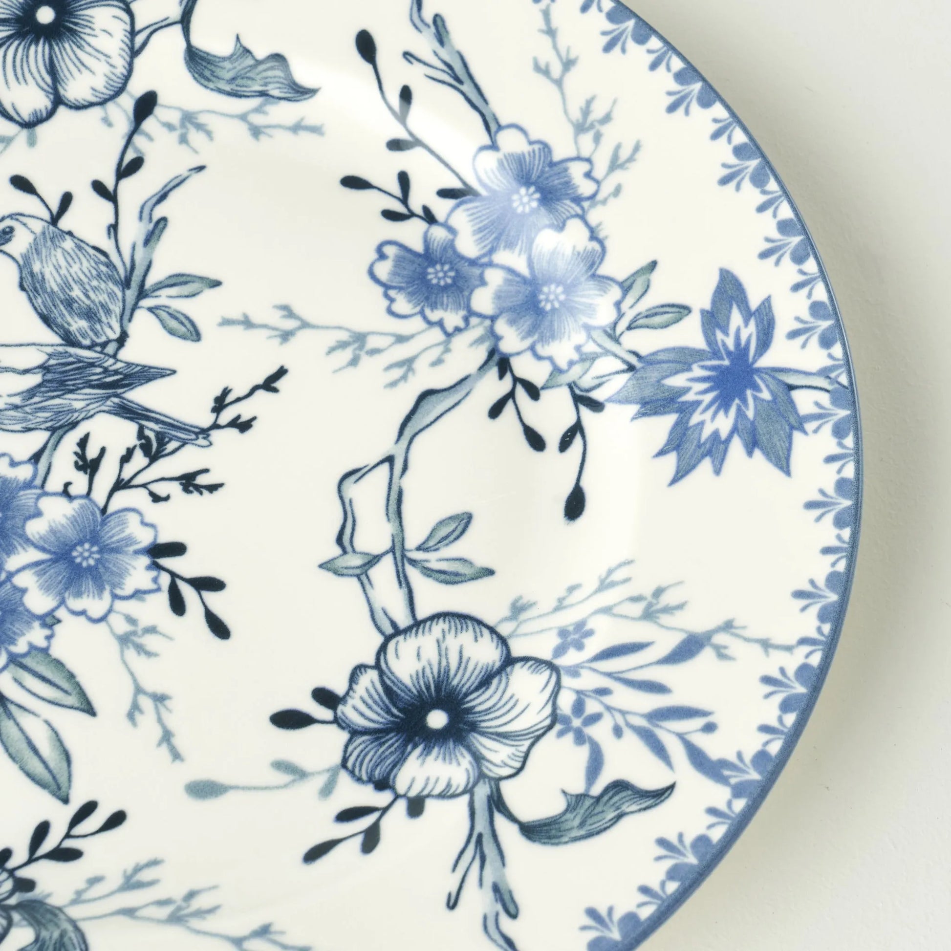 Bleu Blanc 24 Piece Porcelain Dinnerware Set detail view