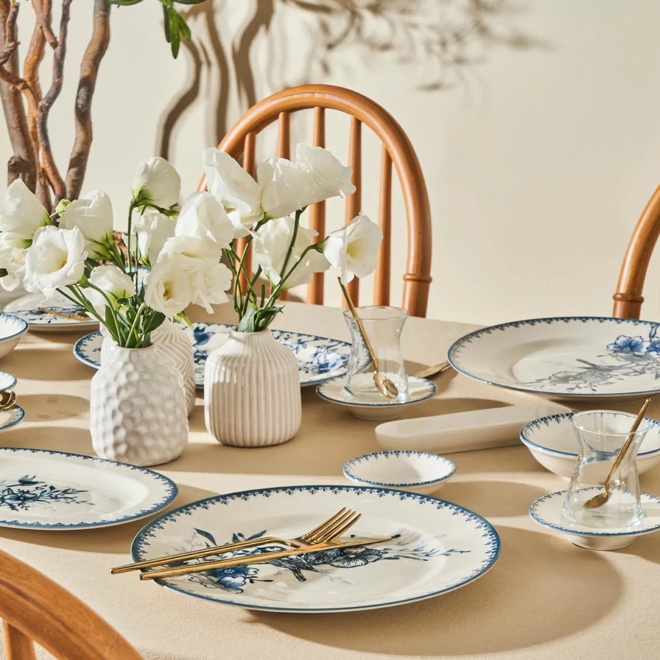 Bleu Blanc 26 Piece Breakfast Set side view