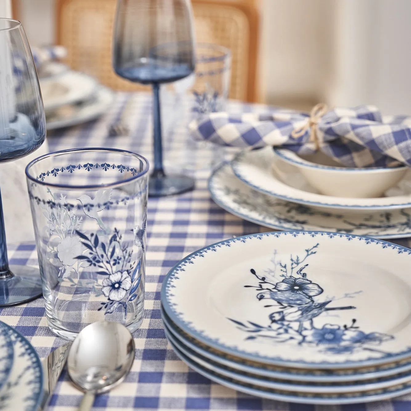 Bleu Blanc Dessert Plate detail view