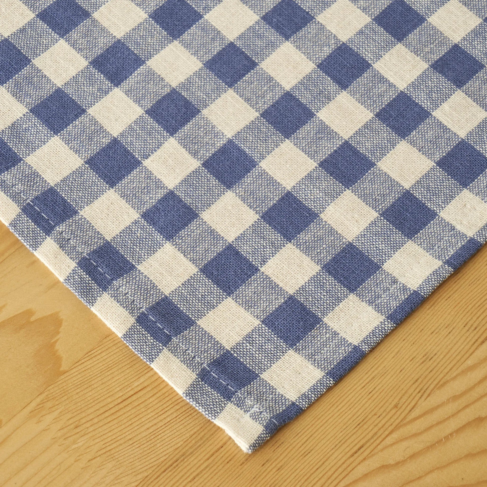 Bleu Blanc Gingham Cotton Tablecloth texture detail