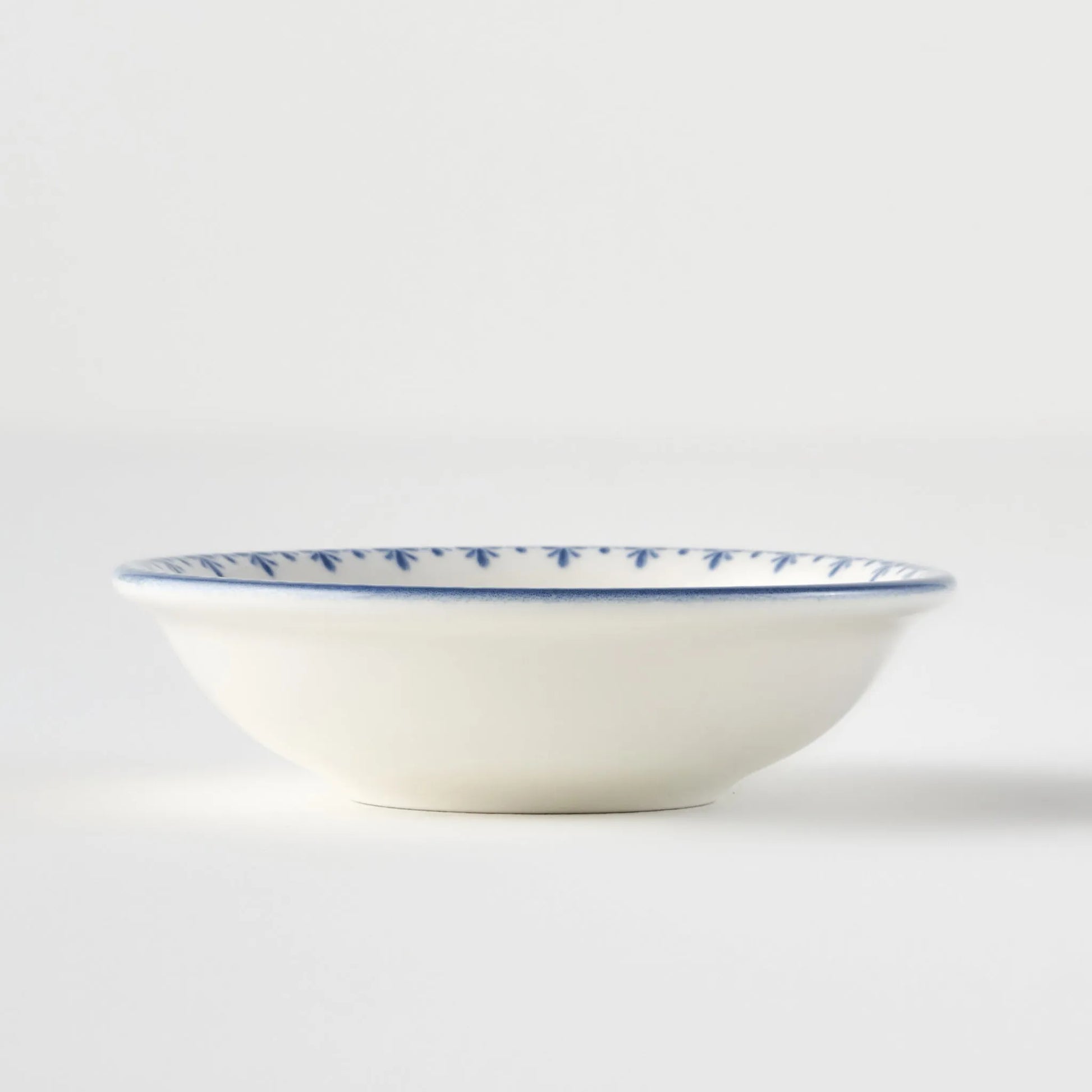 Bleu Blanc Porcelain Appetizer Bowl detail view