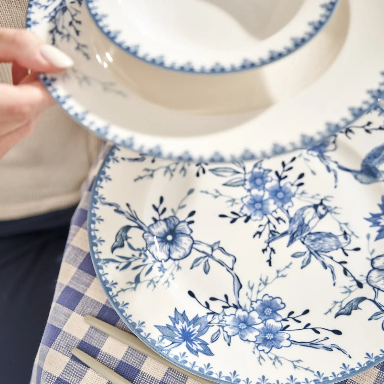 Bleu Blanc Porcelain Dinner Plate - 10.5" side view