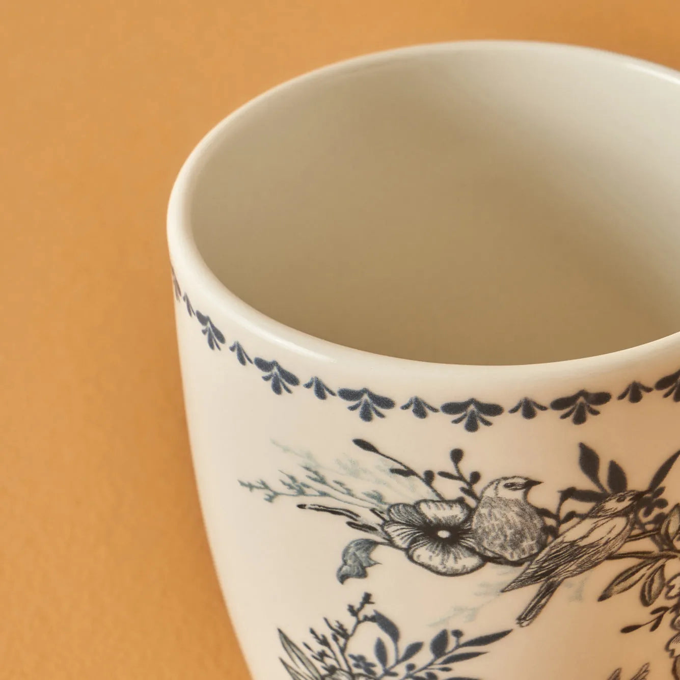 Bleu Blanc Porcelain Mug texture detail