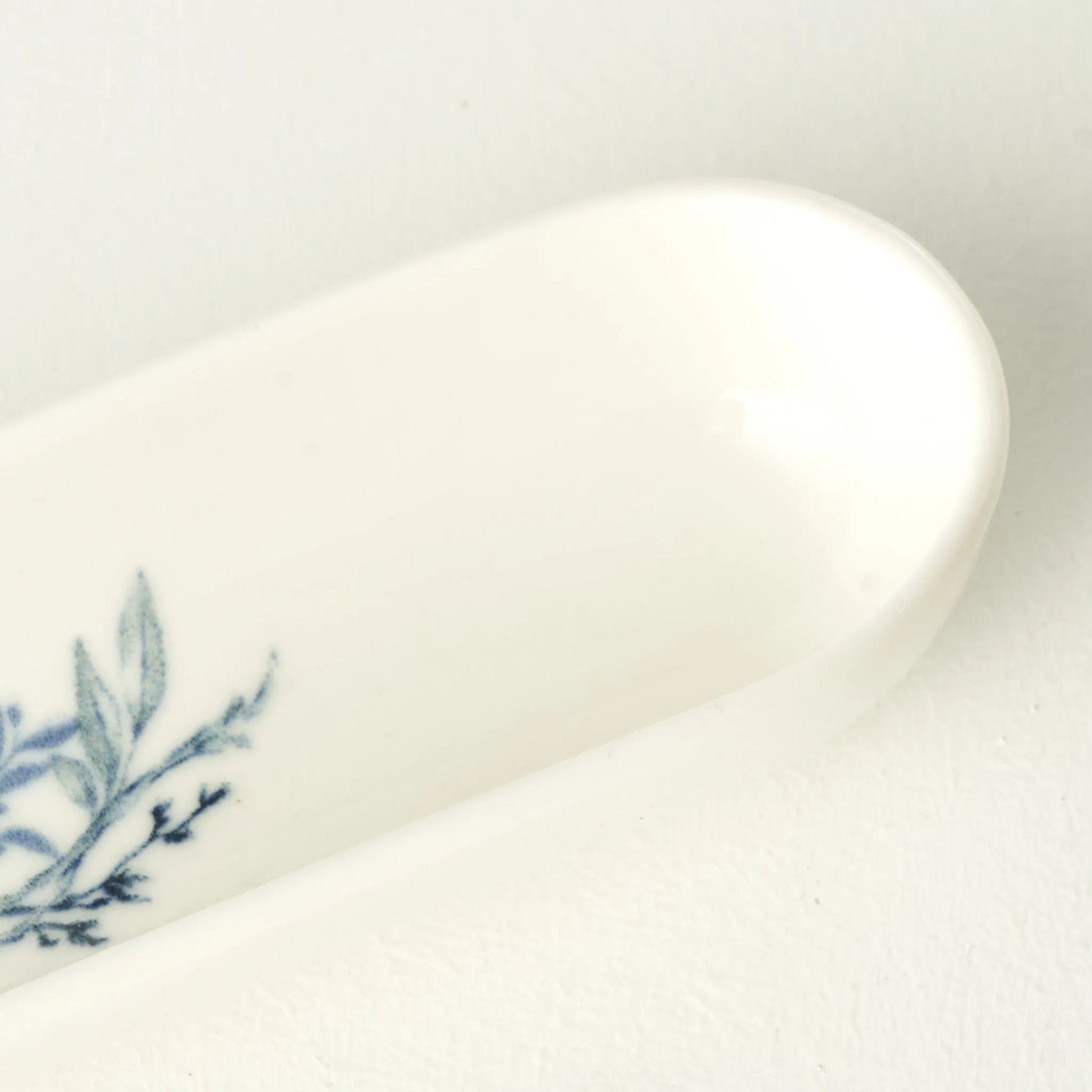 Bleu Blanc Porcelain Olive Tray texture detail
