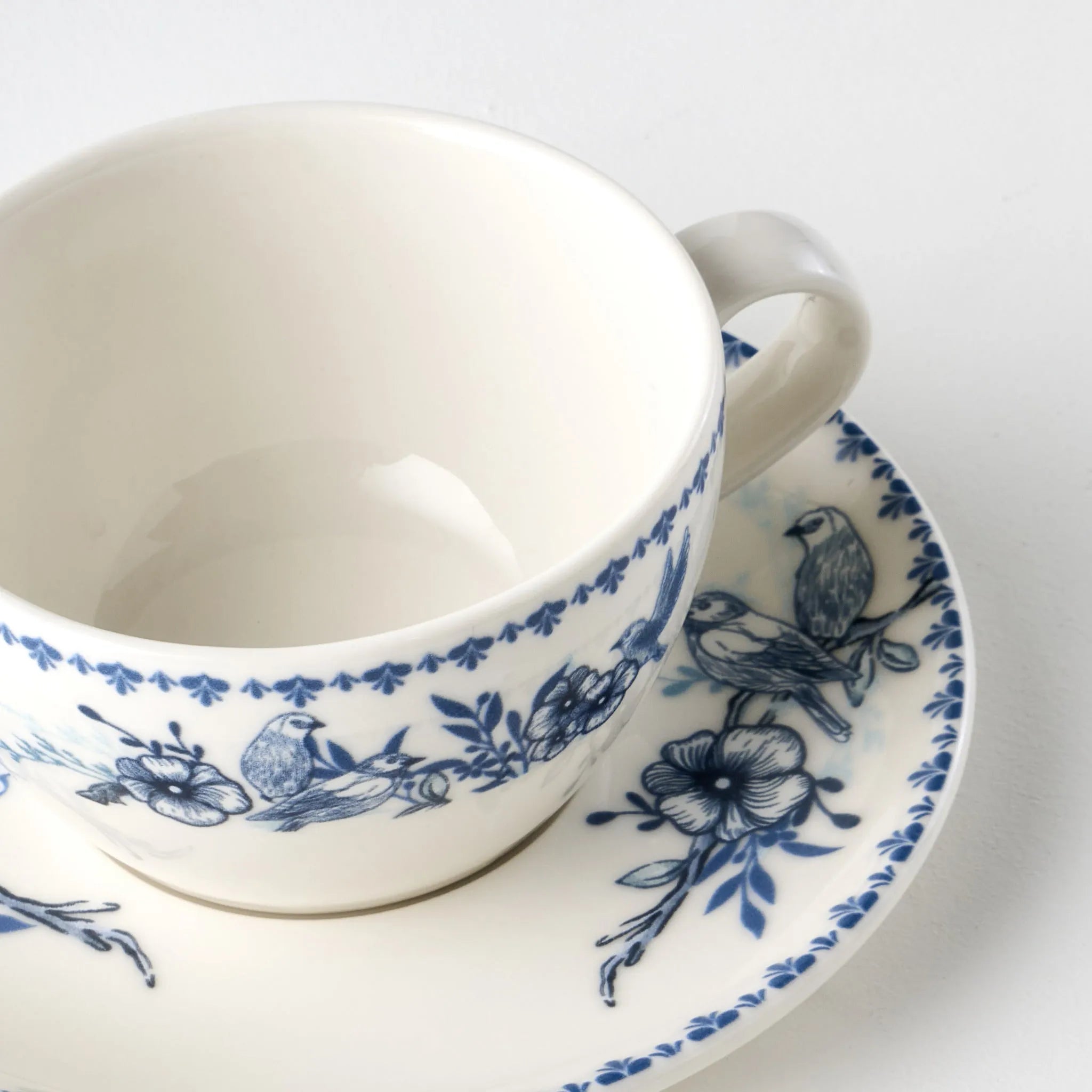 Bleu Blanc Porcelain Tea Cup (Set of 2) design detail