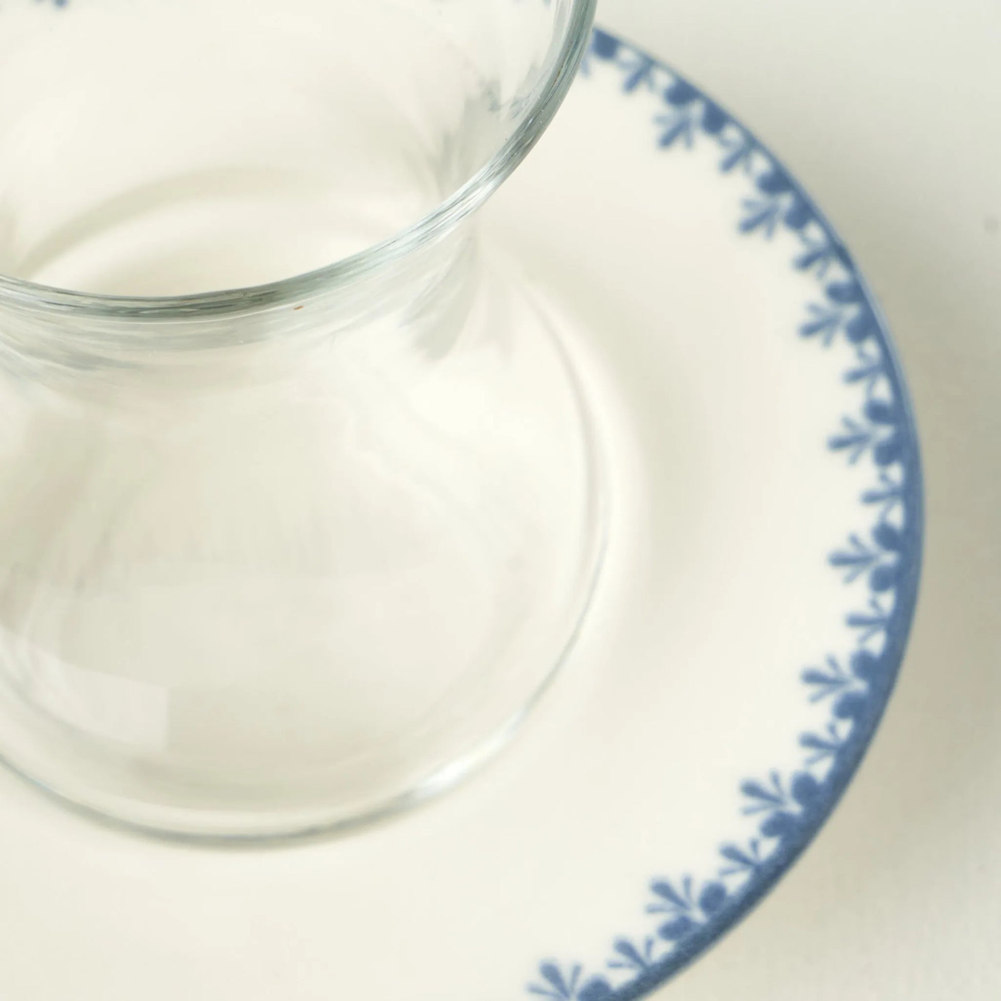 Bleu Blanc Tea Glass Set with Saucers (6-Piece) detail view