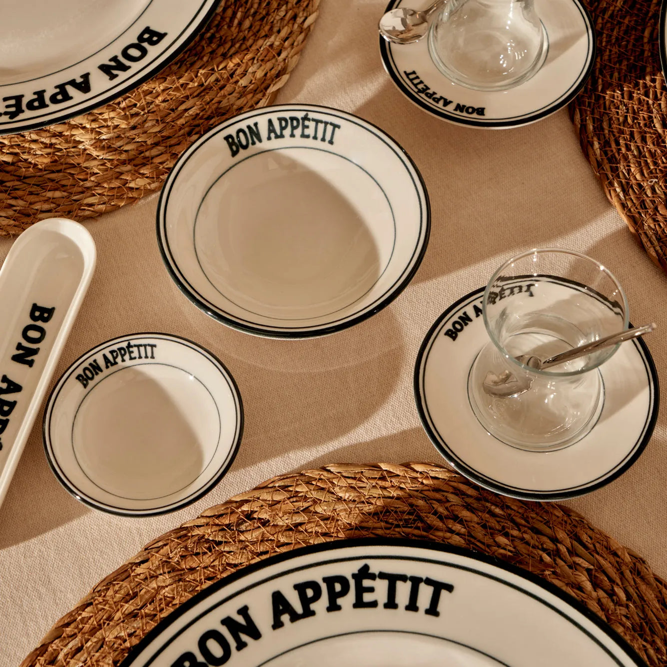 Bon Appetit 44 Piece Dinner & Breakfast Set plate detail