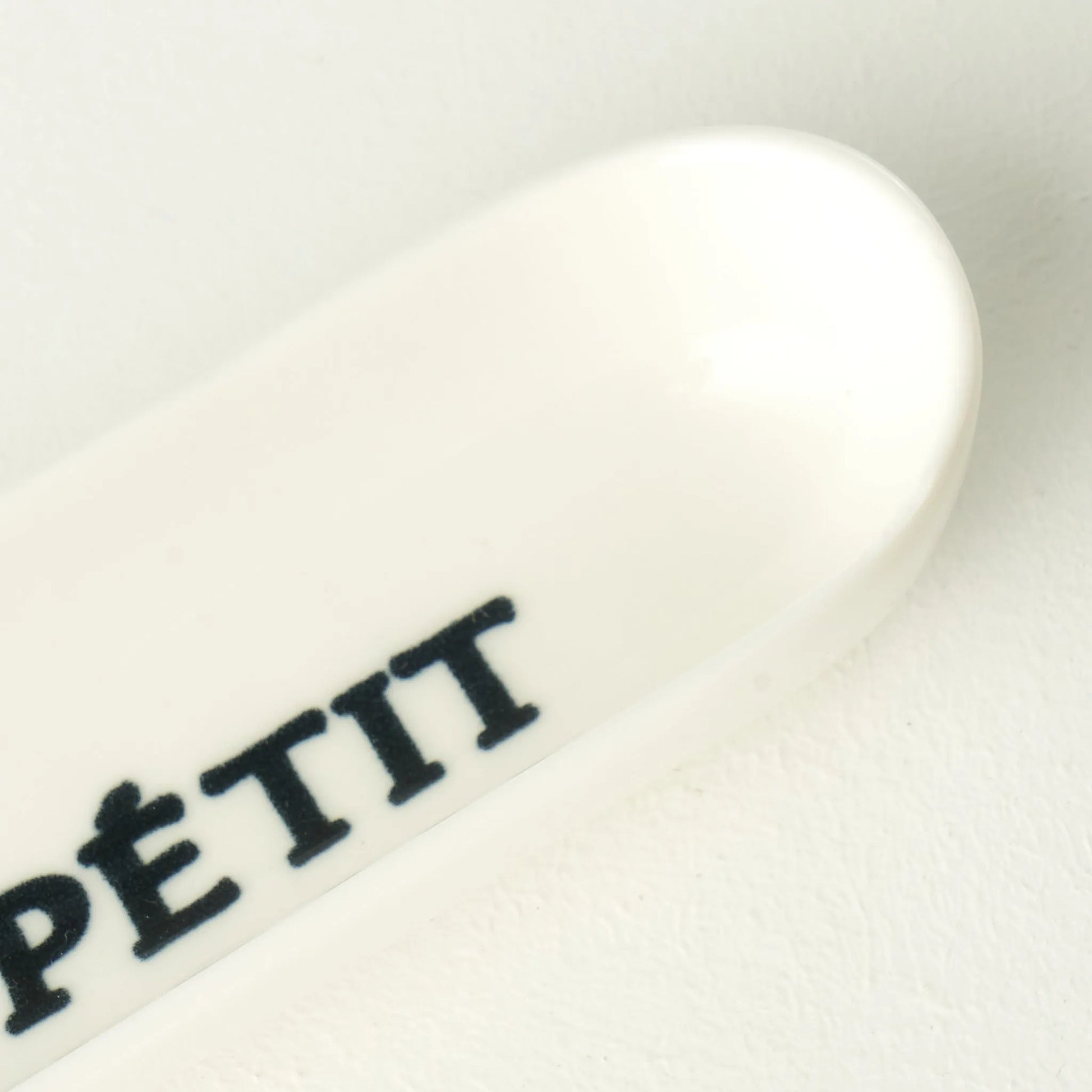 Bon Appetit Porcelain Olive Tray detail view