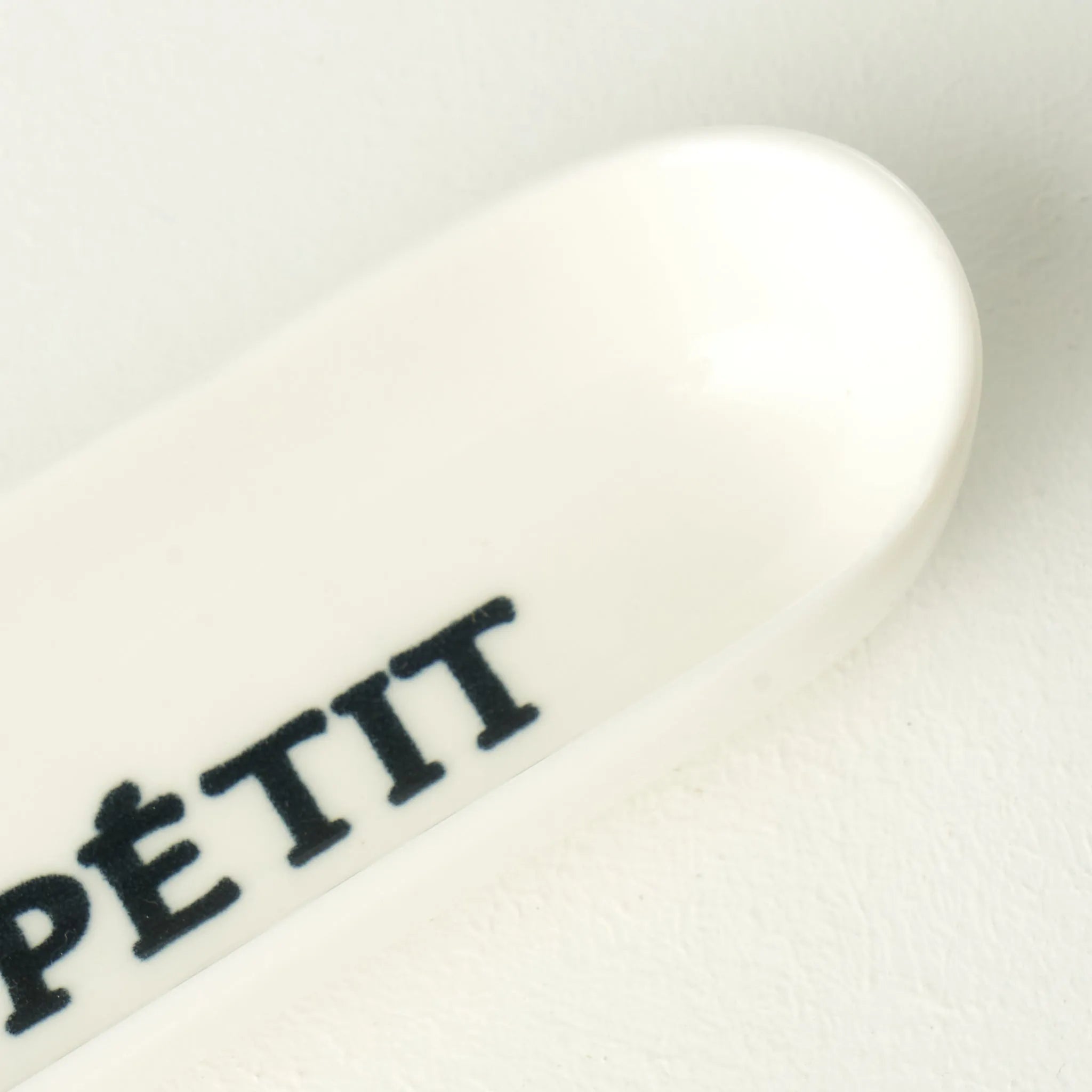 Bon Appetit Porcelain Olive Tray detail view
