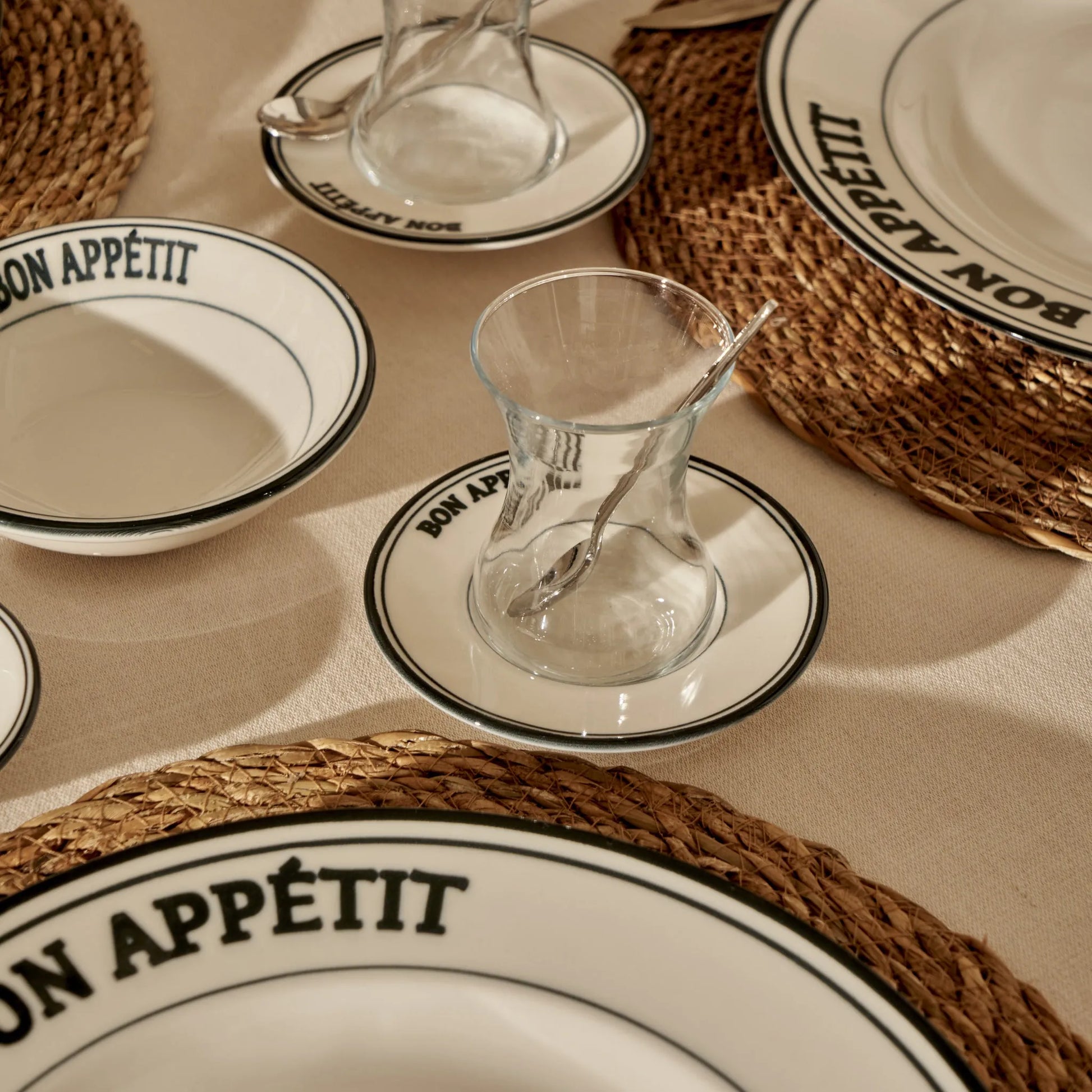 Bon Appetit Tea Glass Set with Saucers (6-Piece) texture detail