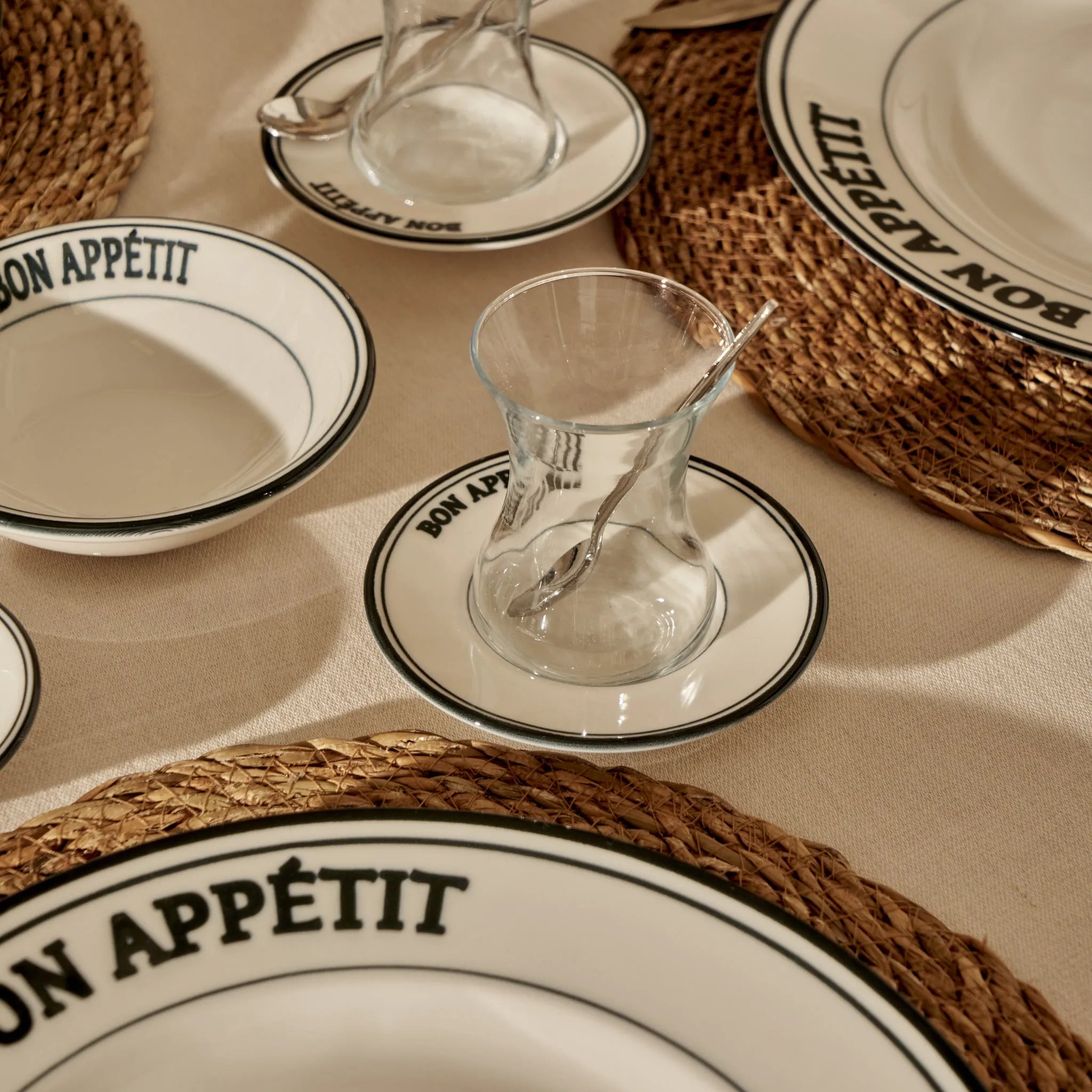 Bon Appetit Tea Glass Set with Saucers (6-Piece) texture detail