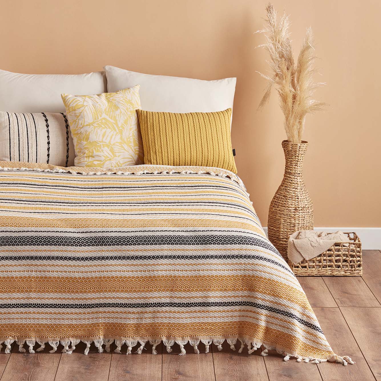 Linea Striped Bedspread with Tassels