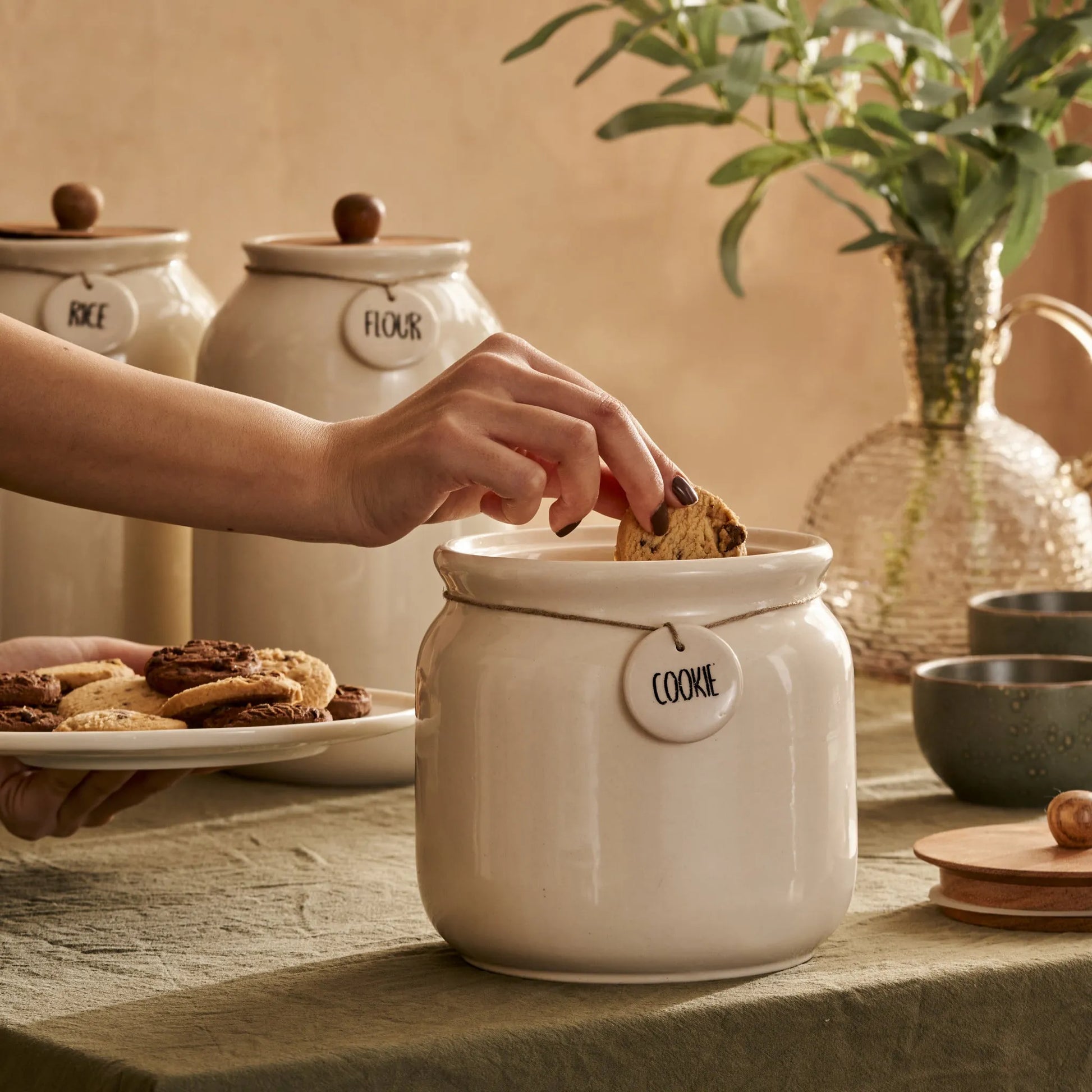 Ceramic Jar with Acacia Lid design detail