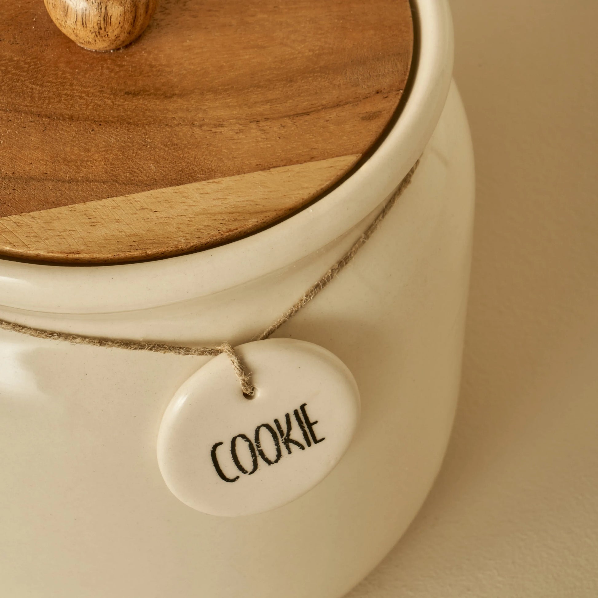 Ceramic Jar with Acacia Lid detail view