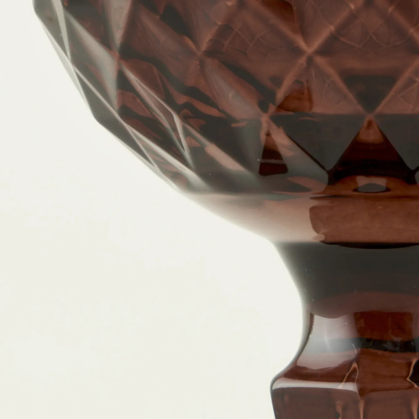 Colore Crystal Cut Wine Glass rim detail