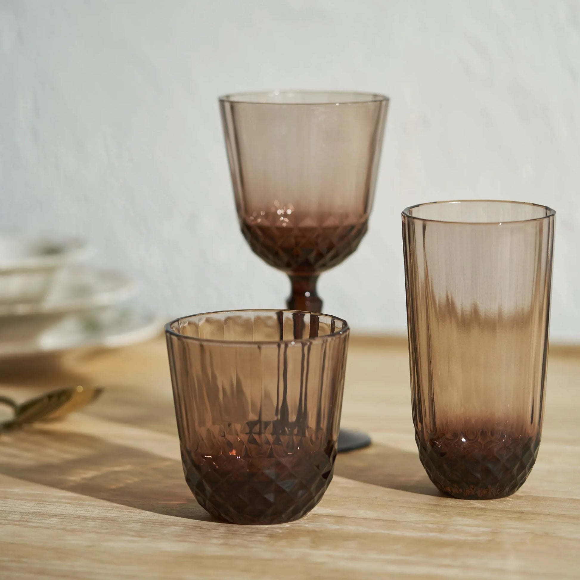 Colore Crystal Cut Wine Glass glass pattern detail