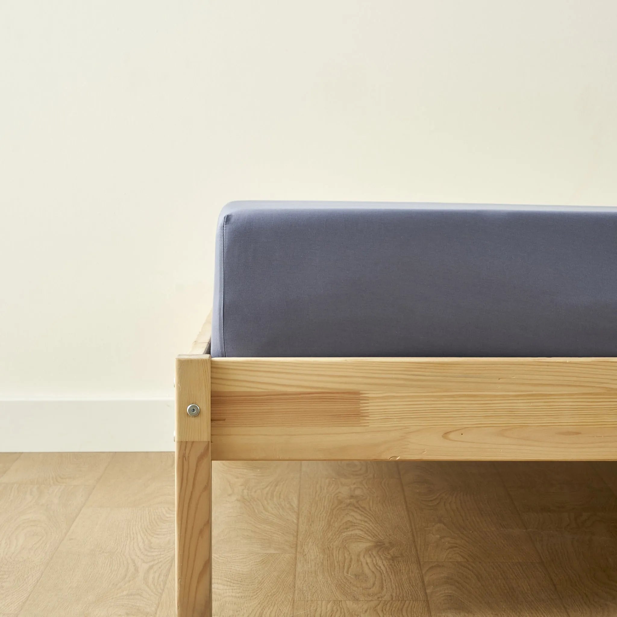 Cotton Sateen Fitted Sheet texture detail