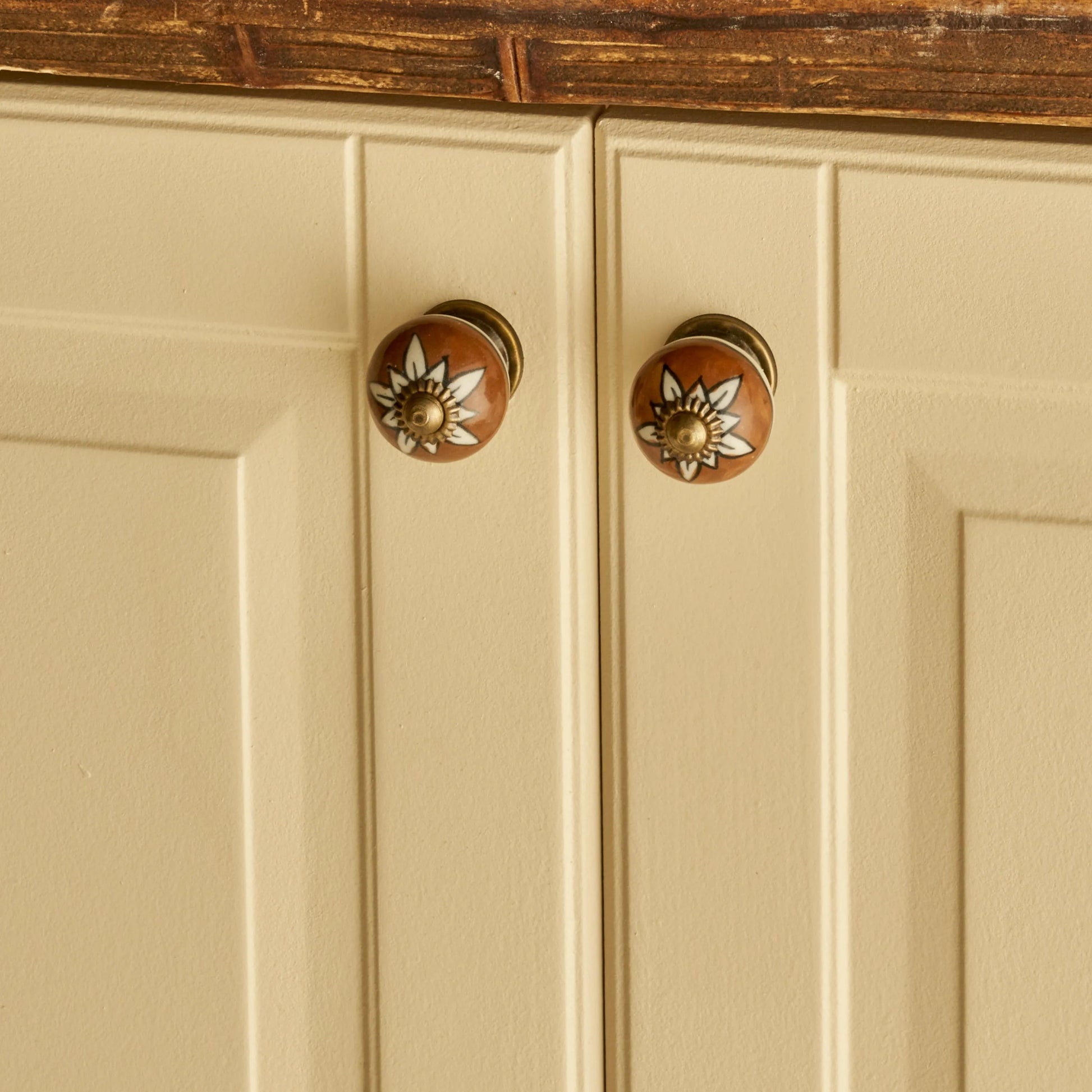 Dae Ceramic Cabinet Knobs (Set of 2) detail view