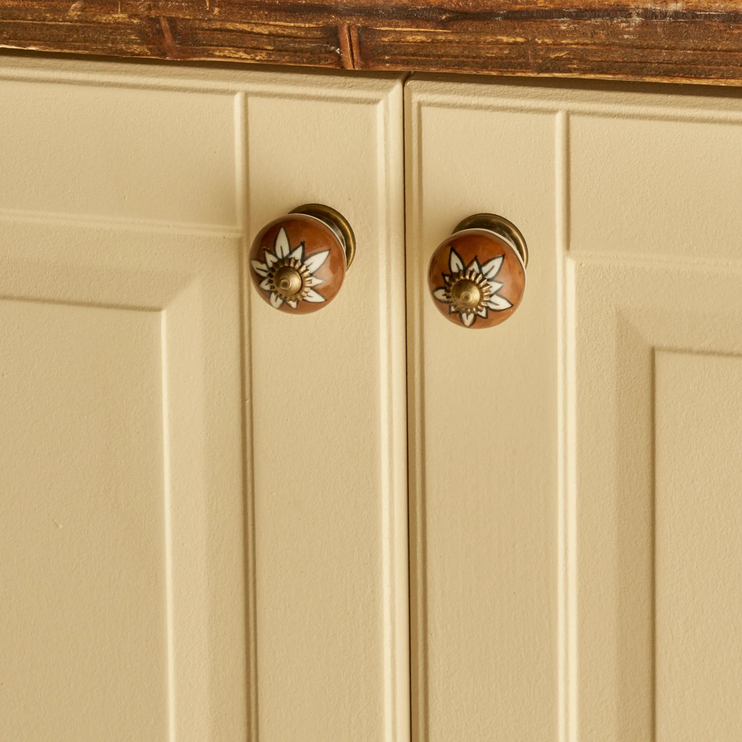 Dae Ceramic Cabinet Knobs (Set of 2) detail view