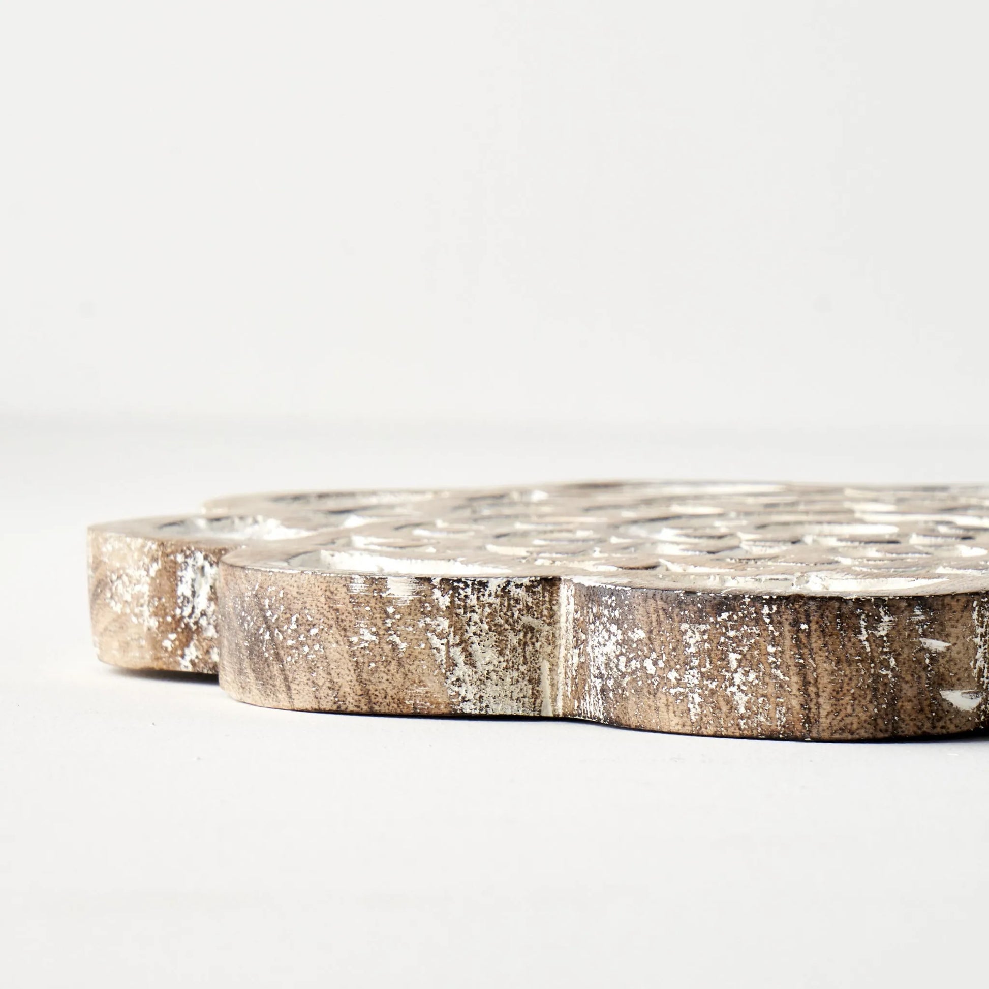 Daira Mango Wood Wall Hanging texture detail