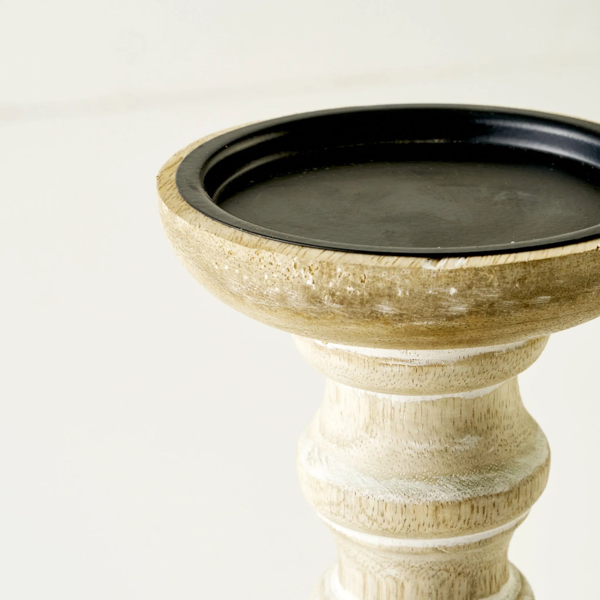 Dora Mango Wood Pillar Candle Holder texture detail