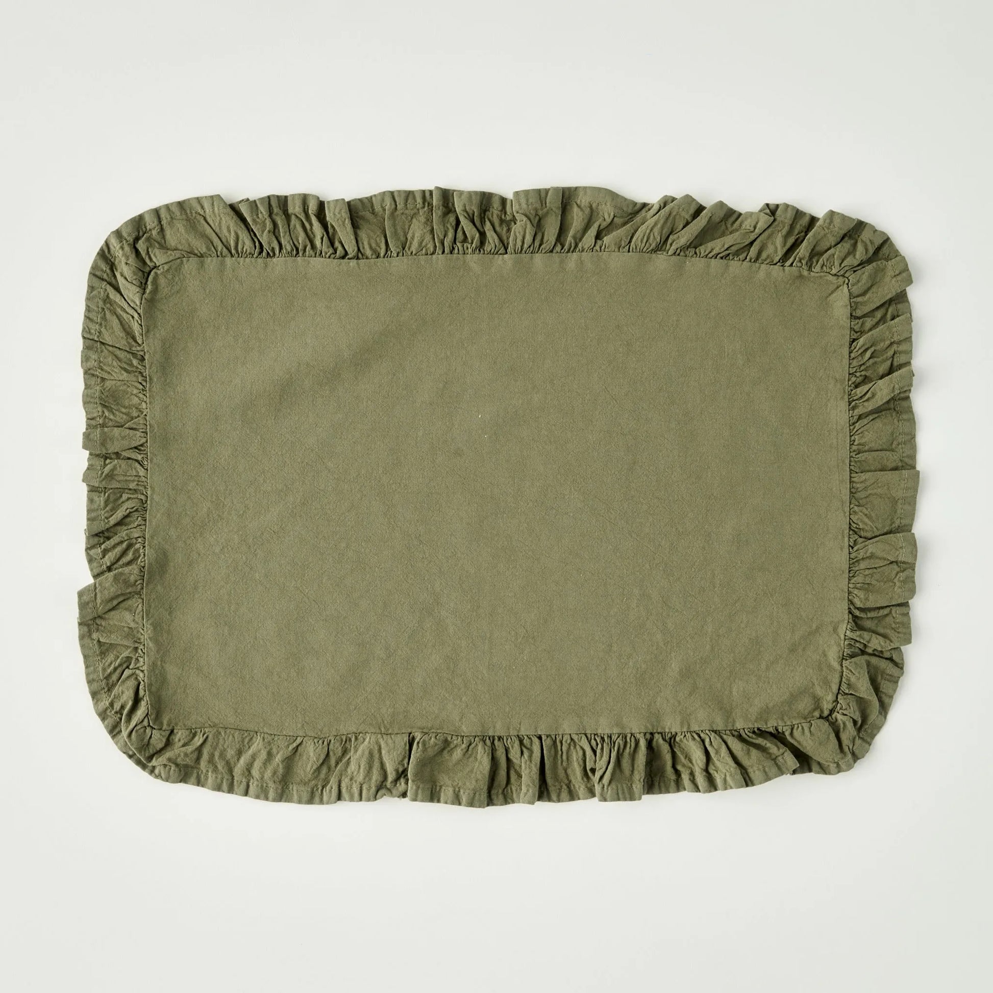 Elegance Cotton Ruffled Edge Placemat detail view