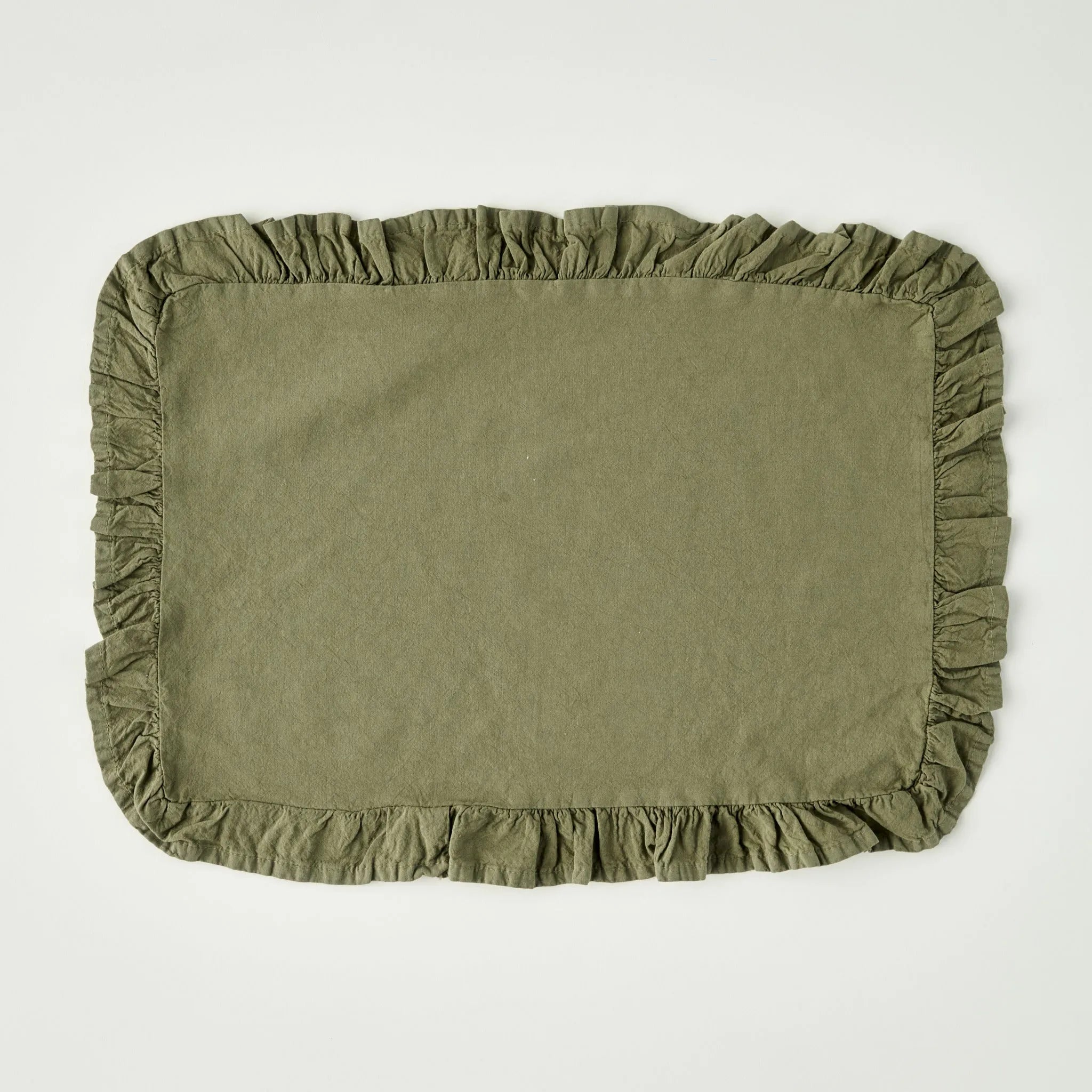 Elegance Cotton Ruffled Edge Placemat detail view