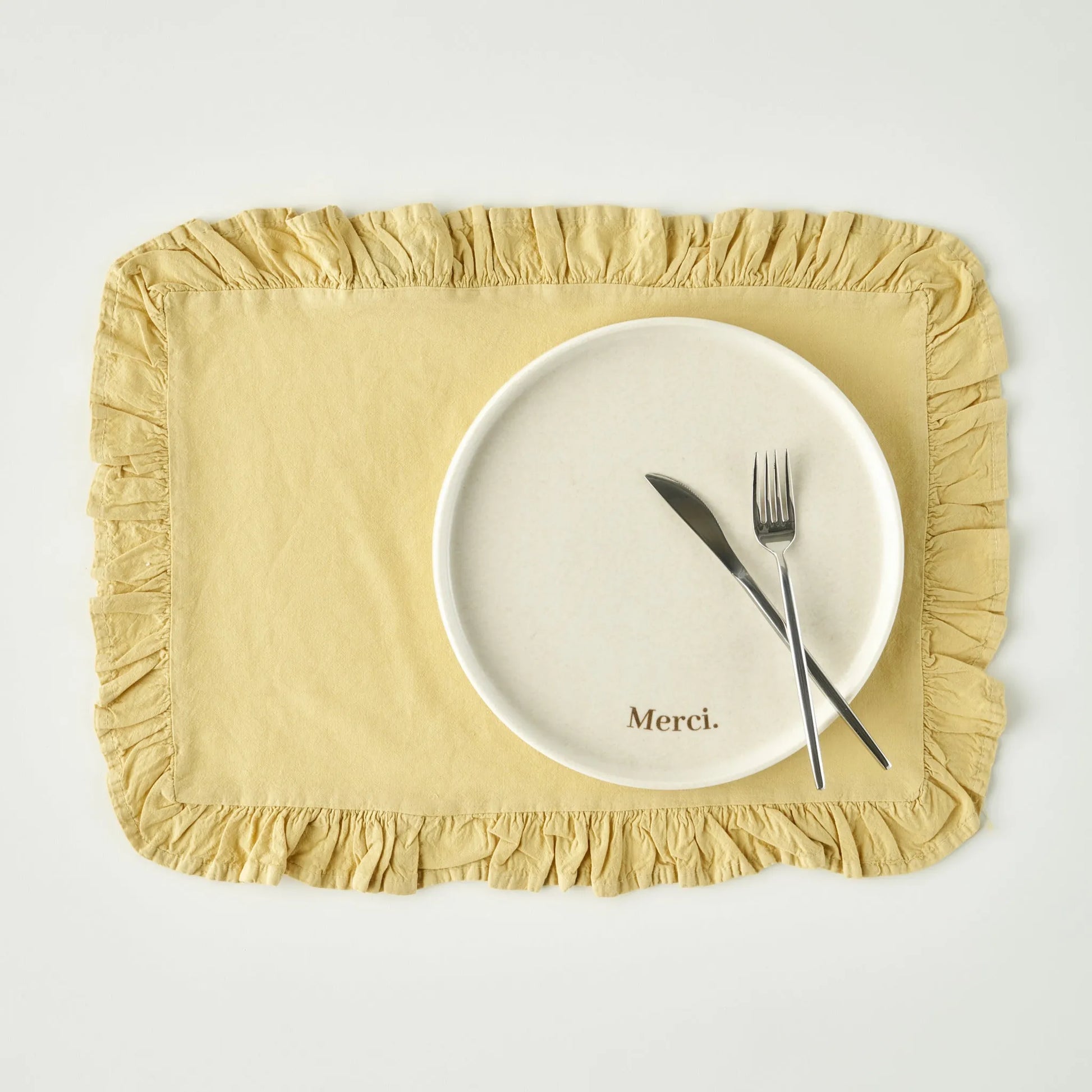 Elegance Cotton Ruffled Edge Placemat side view