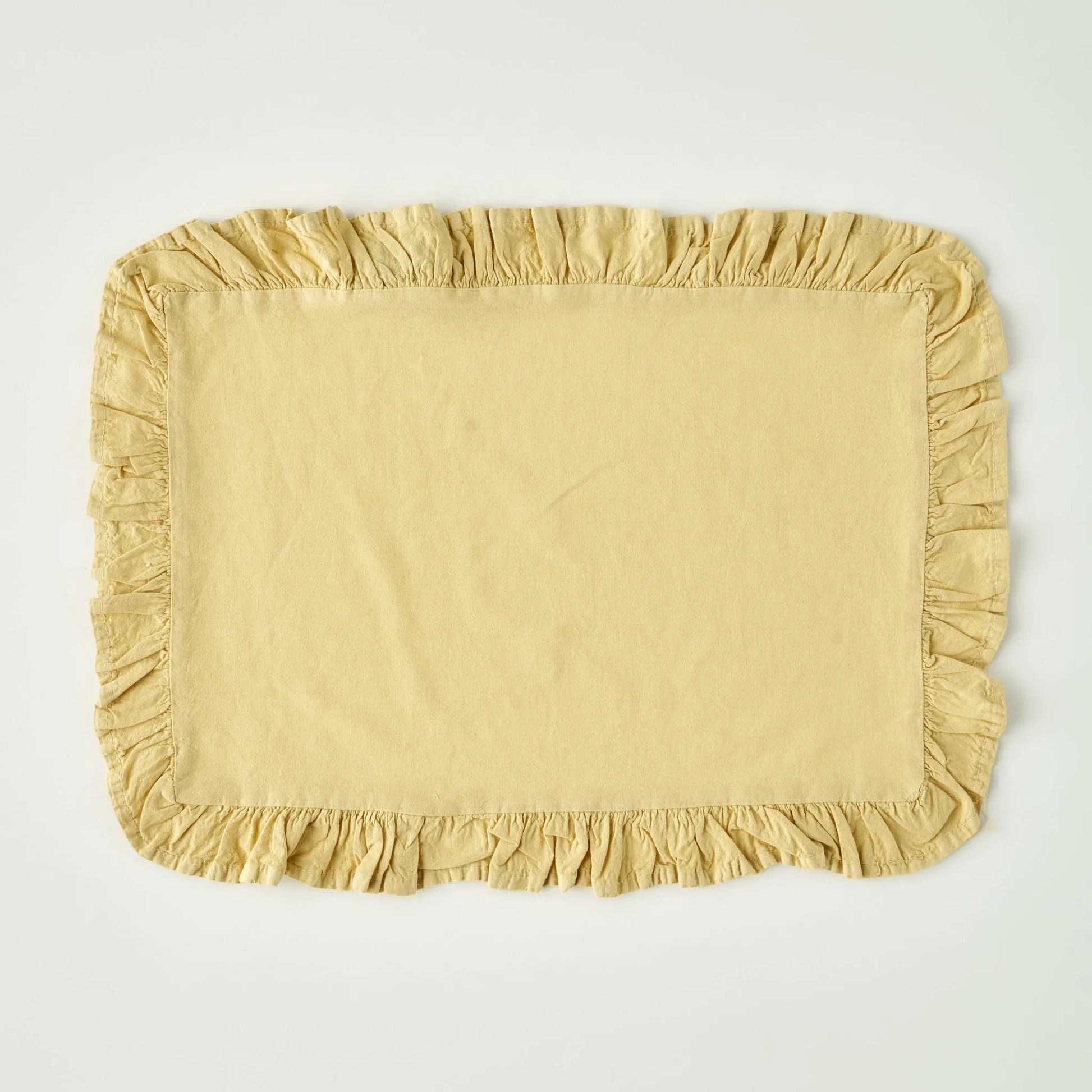 Elegance Cotton Ruffled Edge Placemat design detail