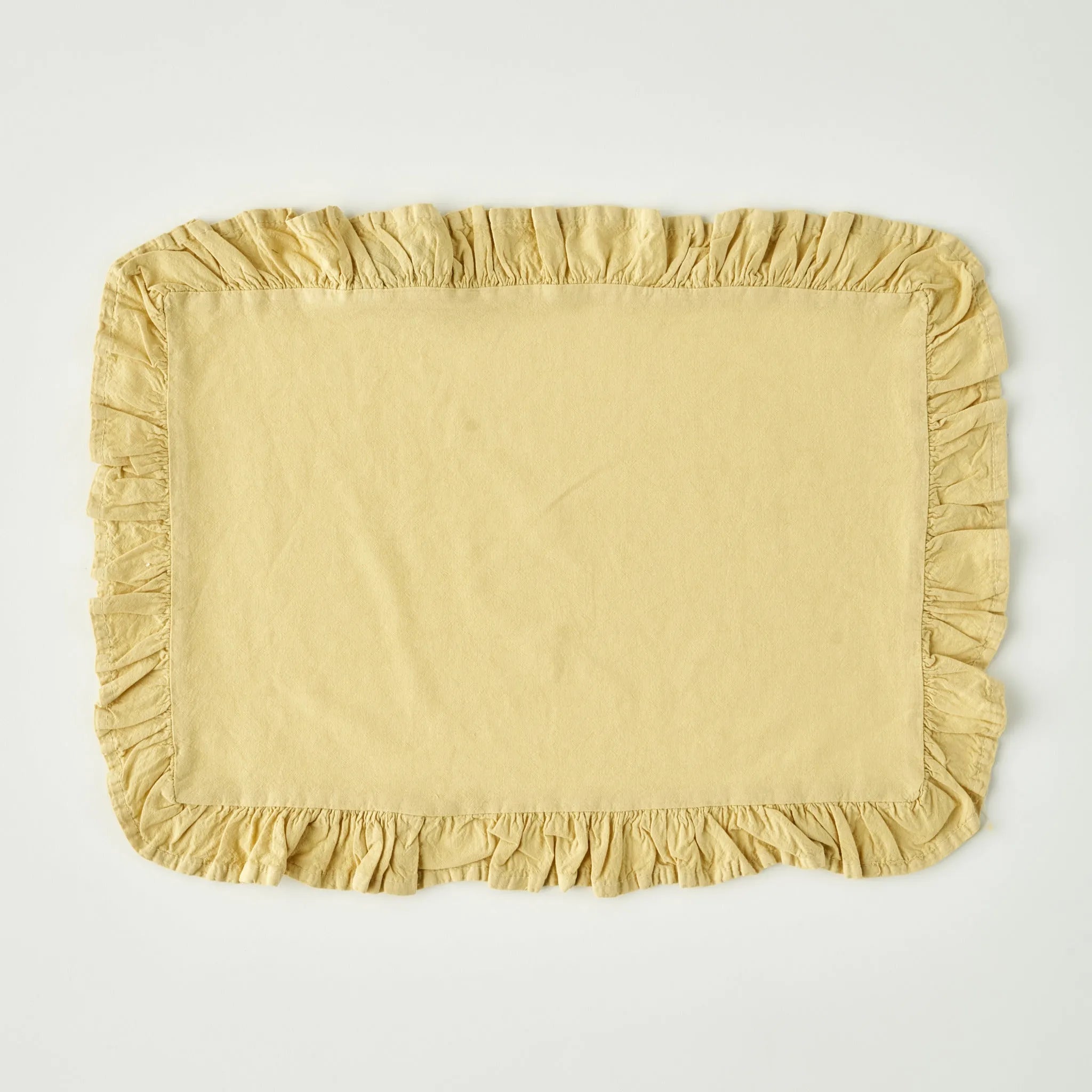 Elegance Cotton Ruffled Edge Placemat design detail
