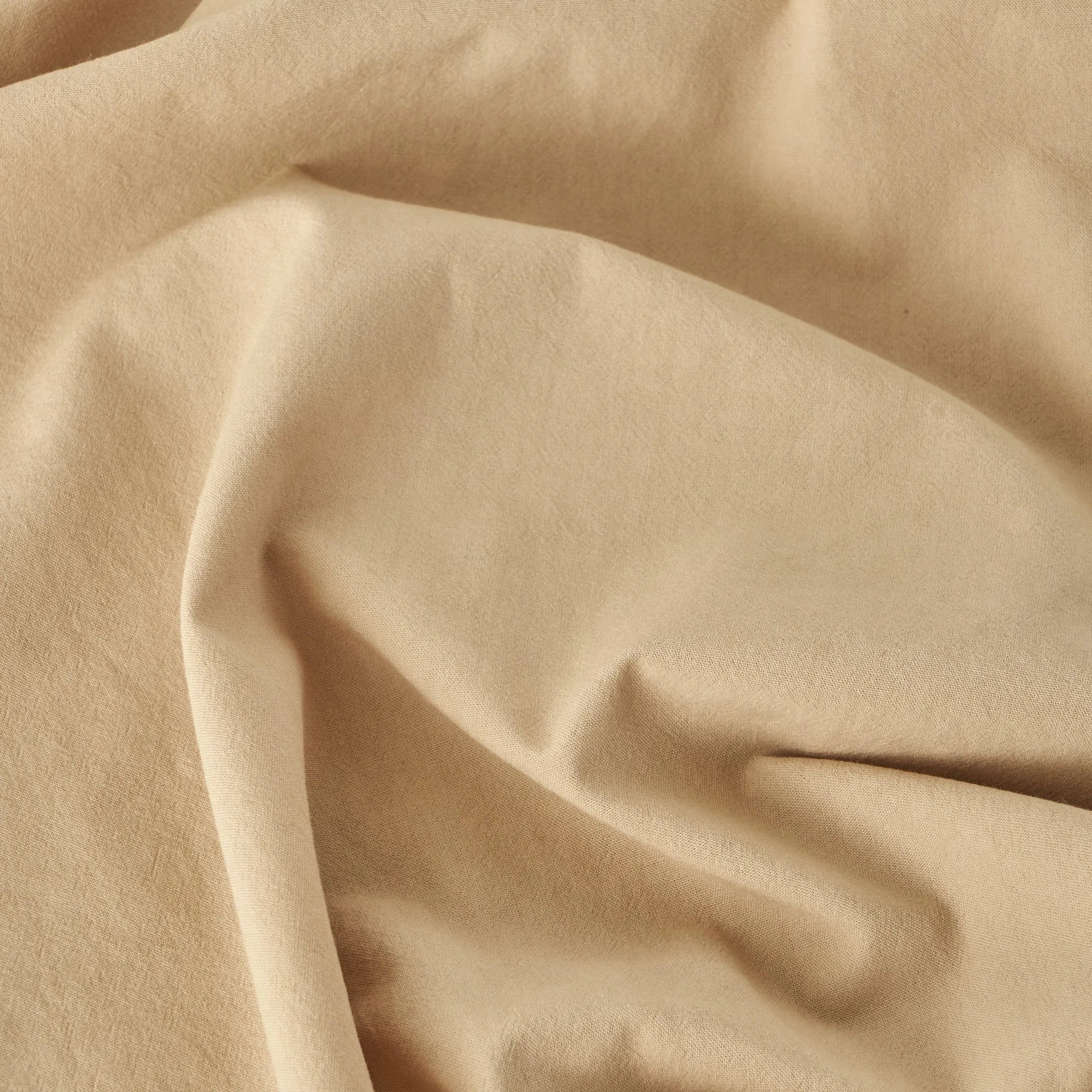 Elegance Ruffled Cotton Table Runner detail view