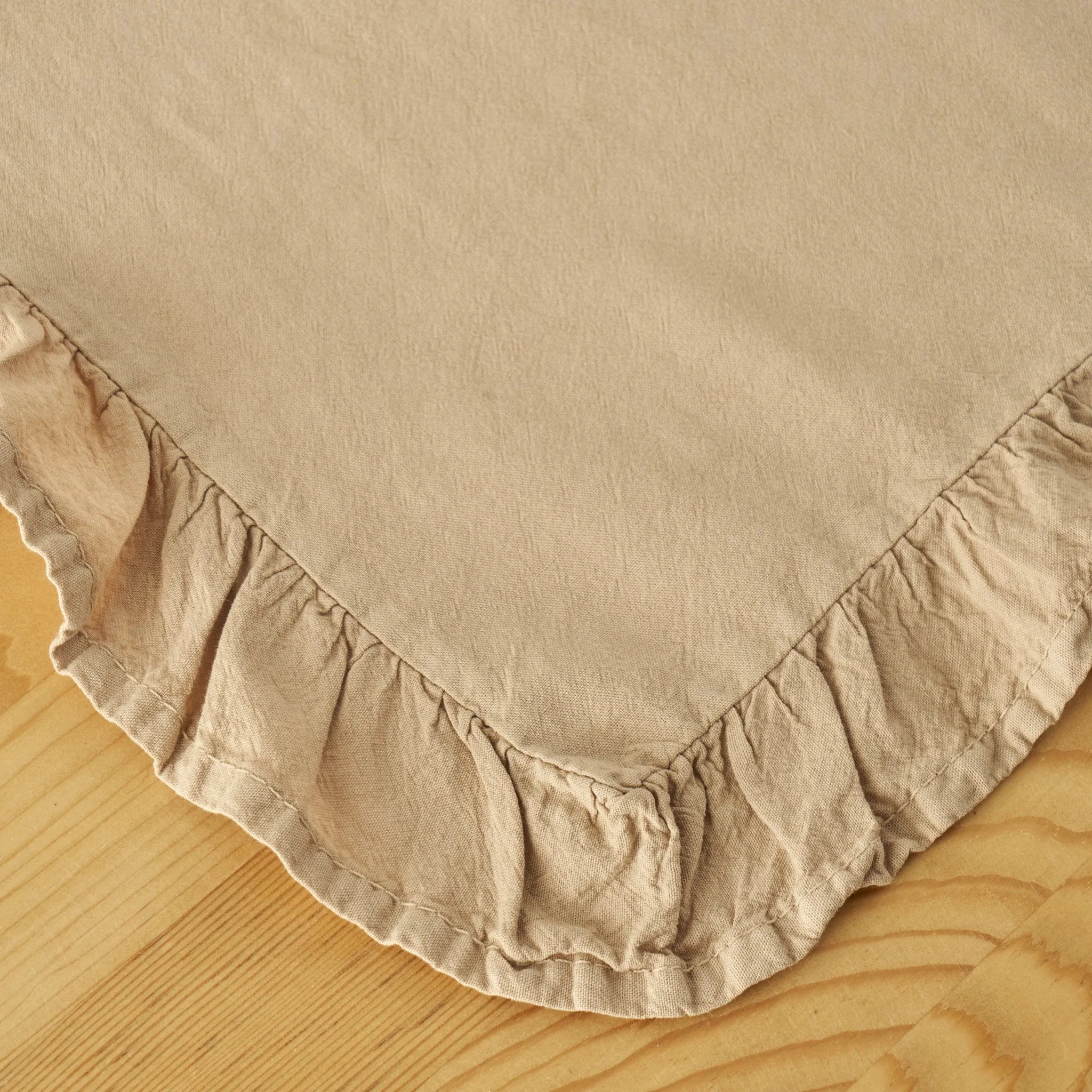 Elegance Ruffled Cotton Table Runner texture detail