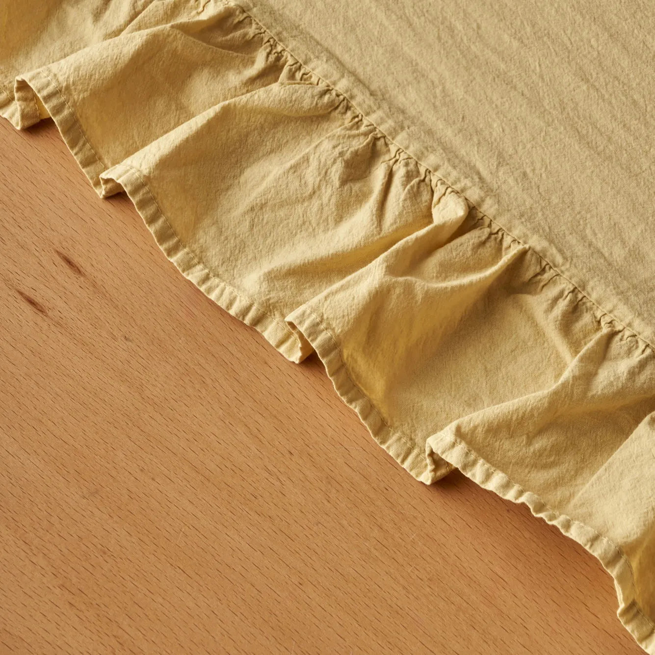 Elegance Ruffled Cotton Table Runner detail view