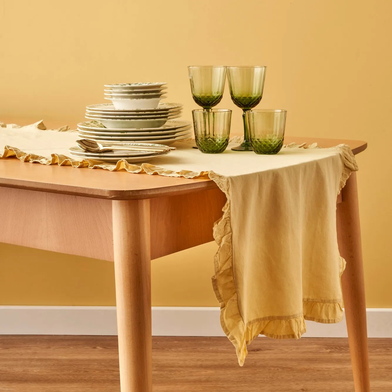 Elegance Ruffled Cotton Table Runner texture detail