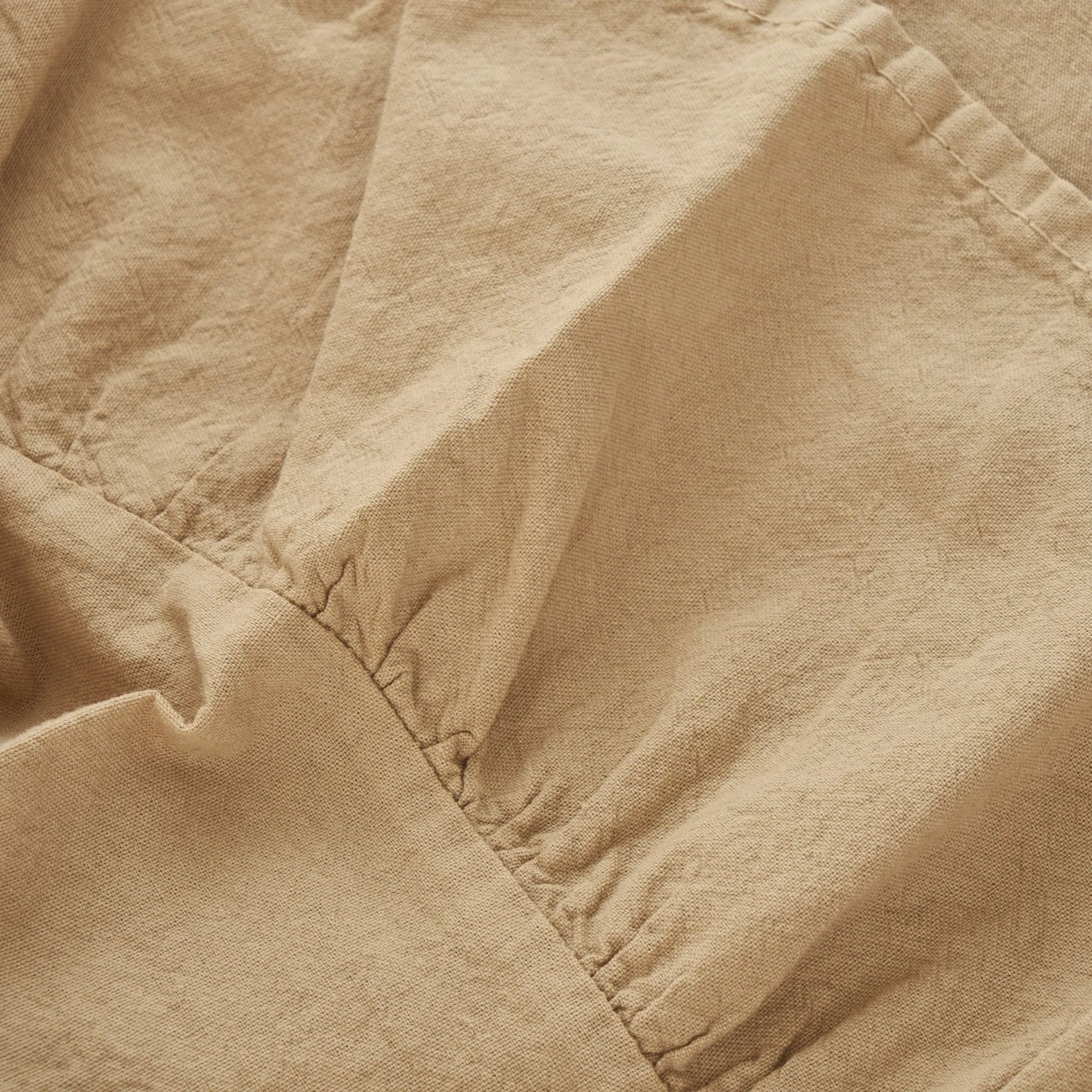 Elegance Ruffled Edge Tablecloth texture detail