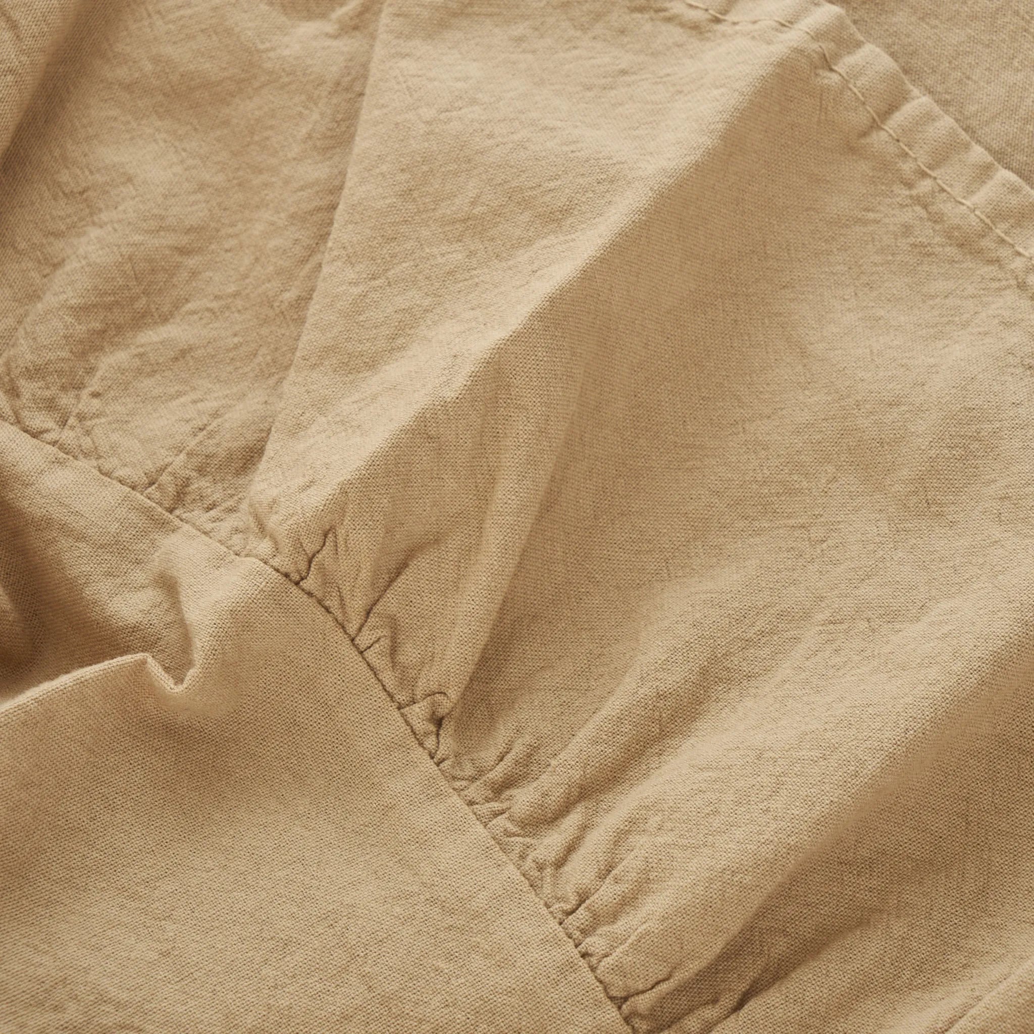 Elegance Ruffled Edge Tablecloth texture detail