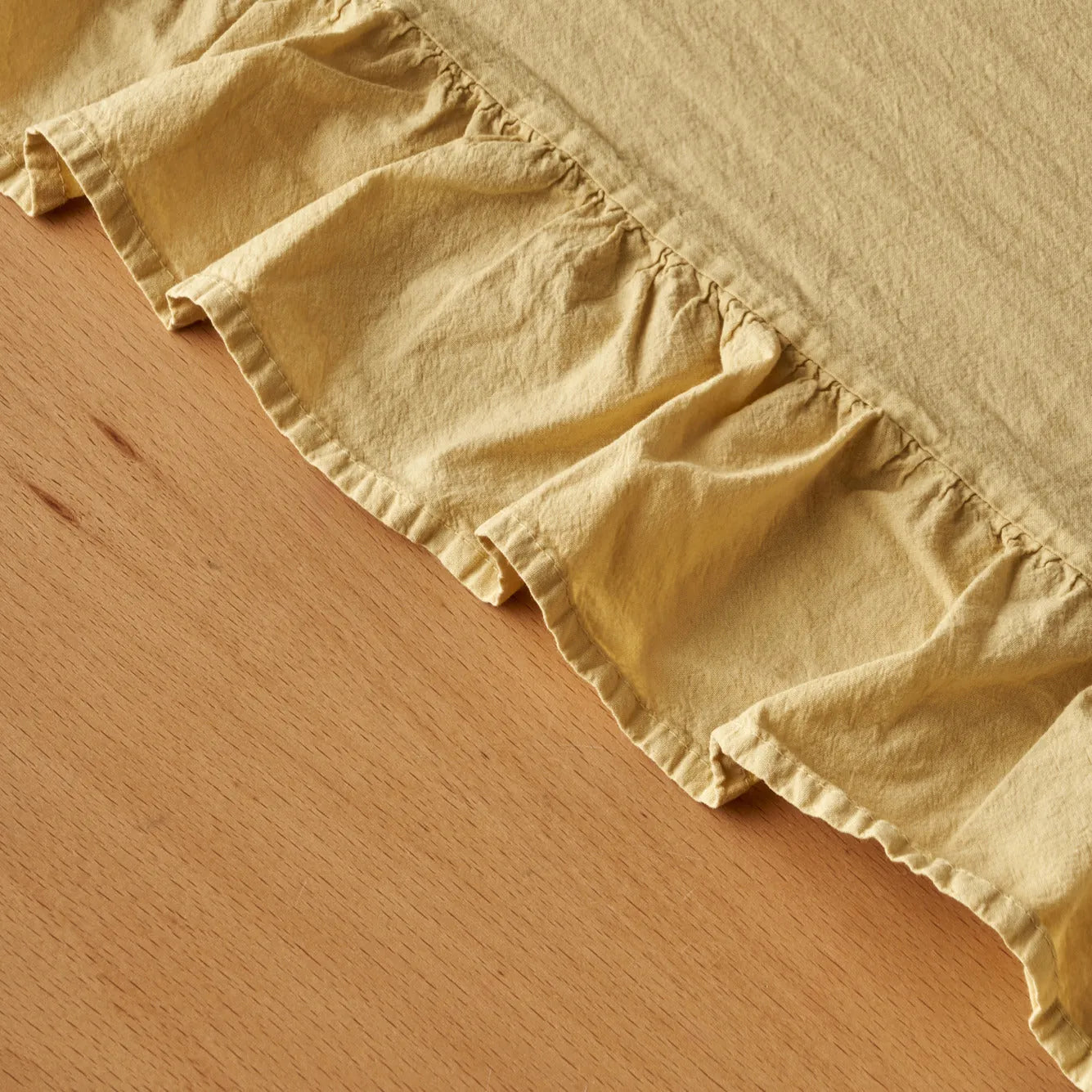 Elegance Ruffled Edge Tablecloth design detail