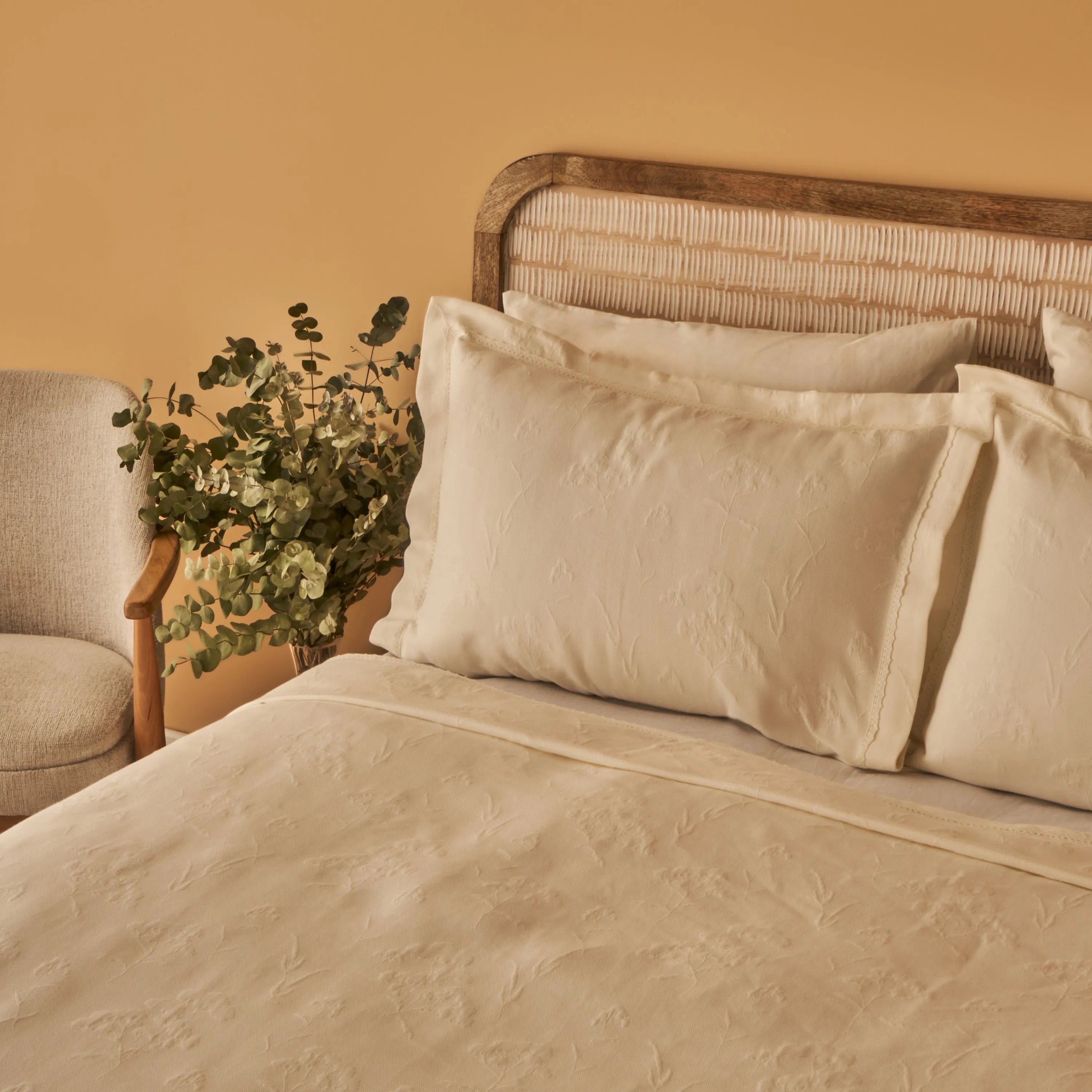 Exclusive Jacquard Cotton Coverlet Set detail view