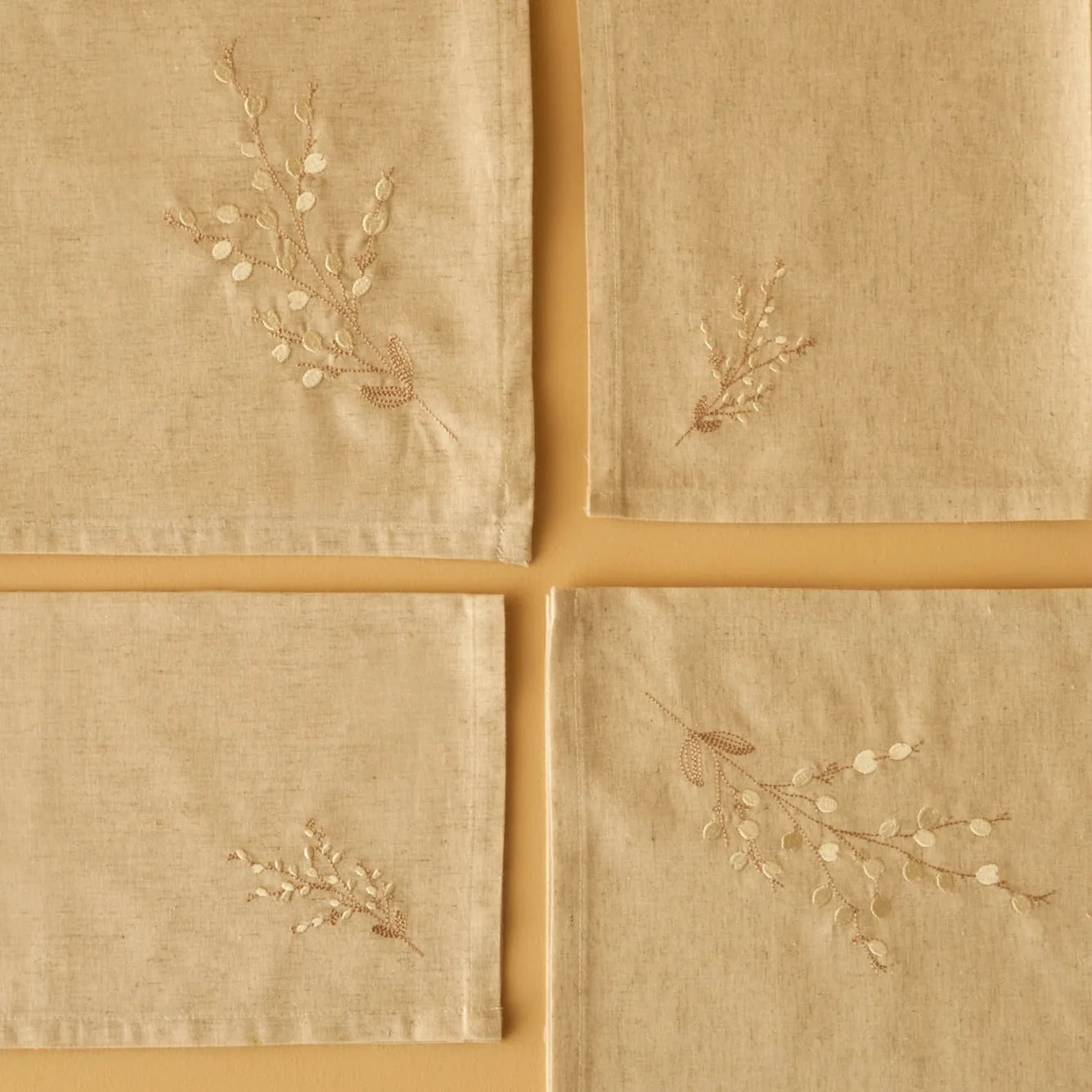 Exclusive Linen 14-Piece Tablecloth Set side view