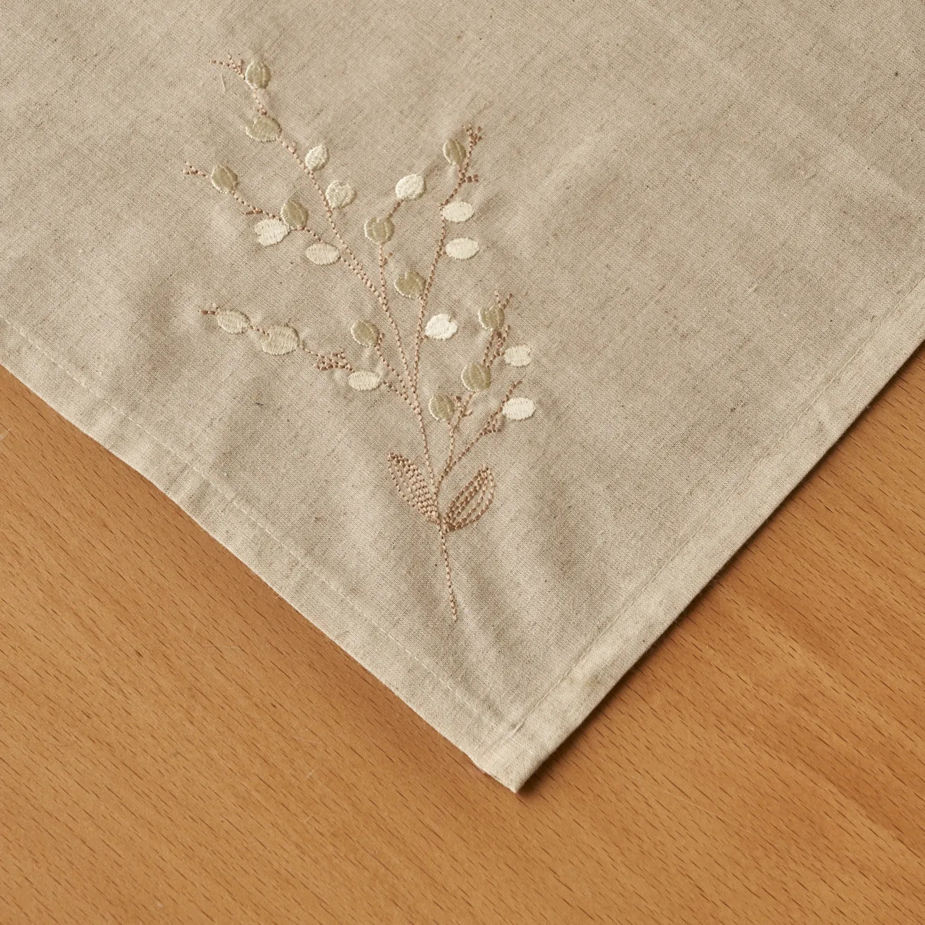 Exclusive Linen 14-Piece Tablecloth Set additional view