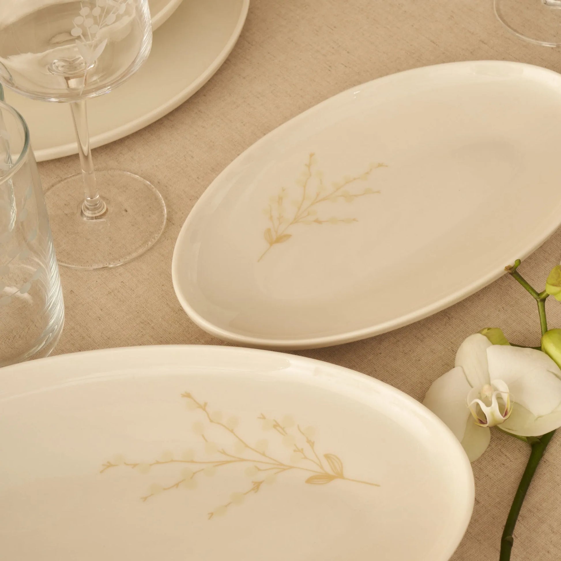 Exclusive Selection 29 Piece Porcelain Dinnerware Set side view
