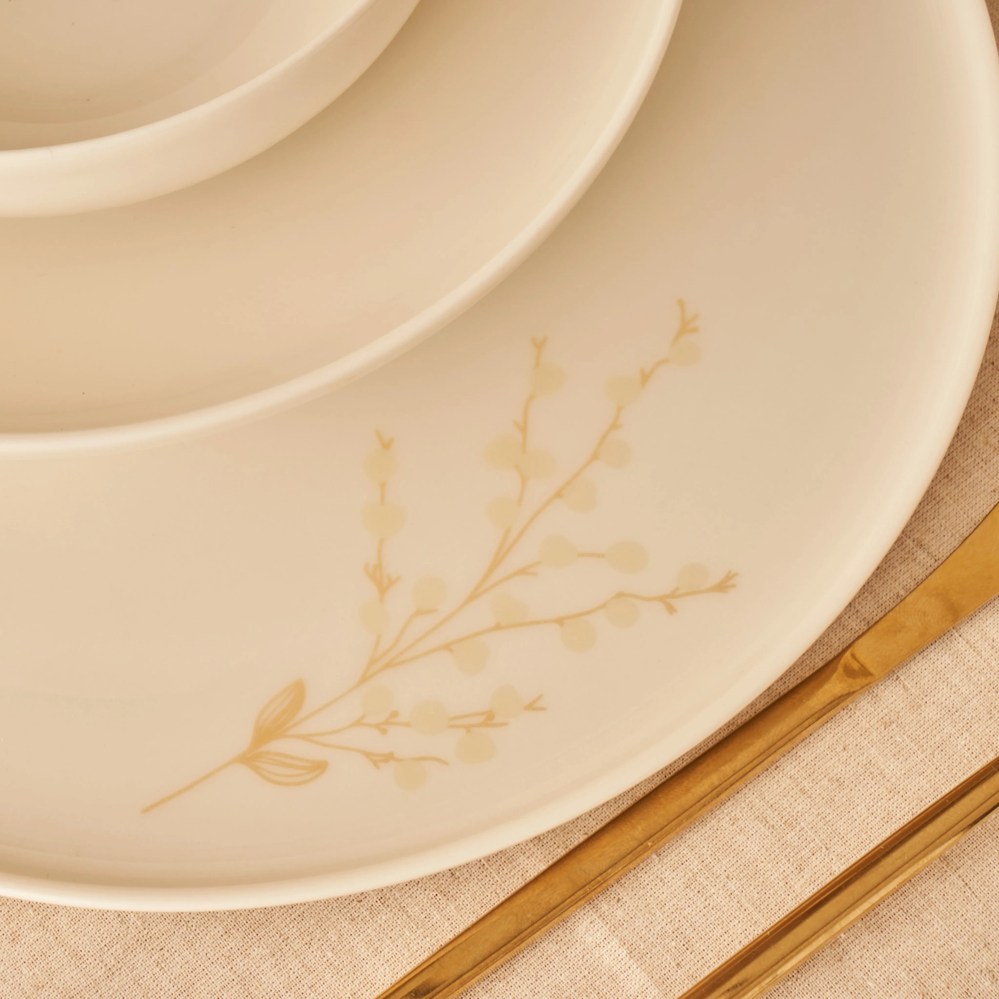 Exclusive Selection 29 Piece Porcelain Dinnerware Set additional view