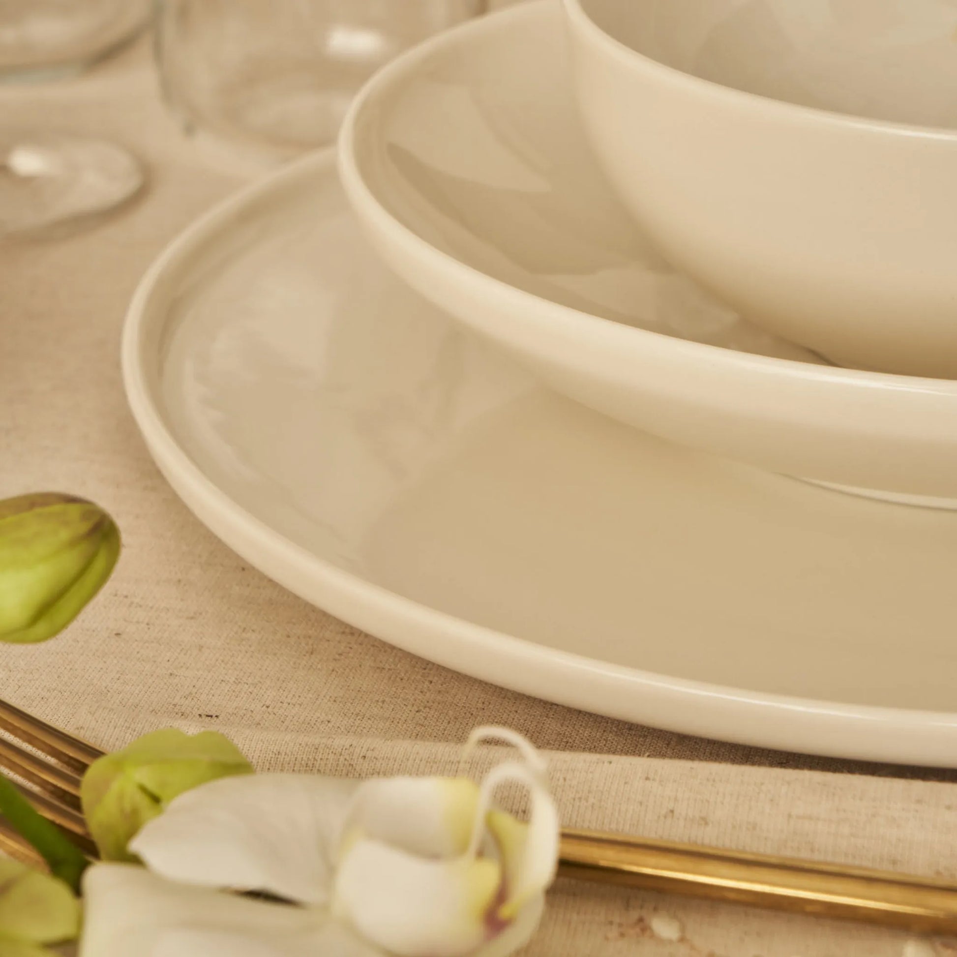 Exclusive Selection Dinner Plate side view