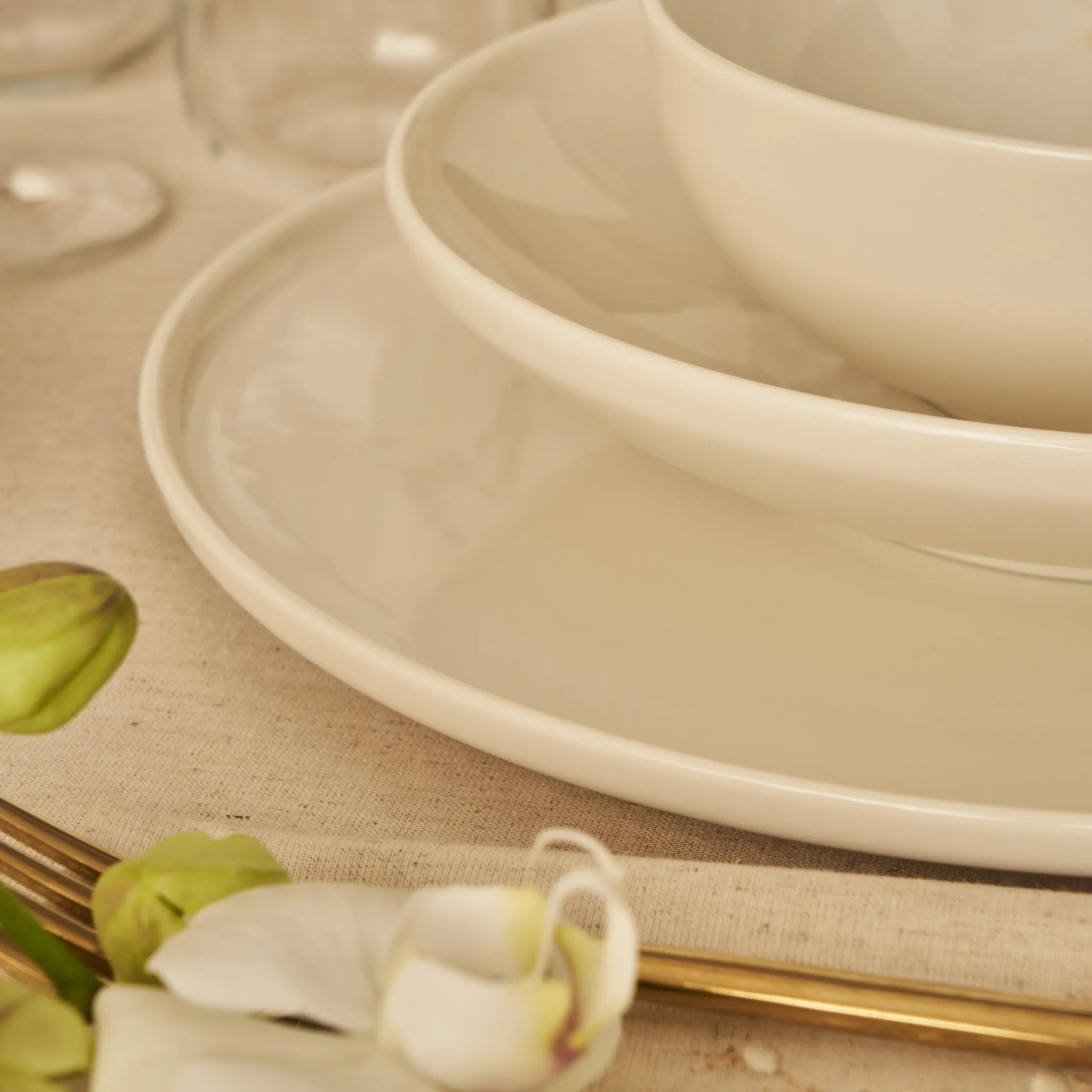 Exclusive Selection Dinner Plate side view