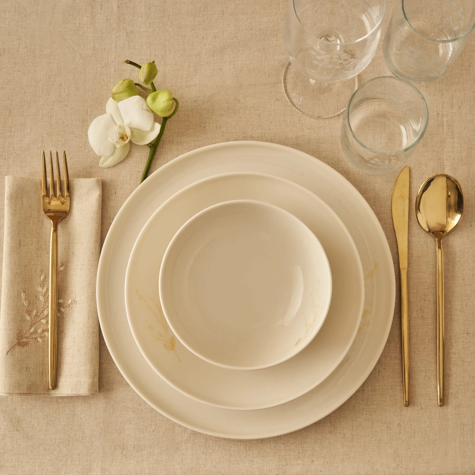 Exclusive Selection Porcelain Soup Bowl texture detail