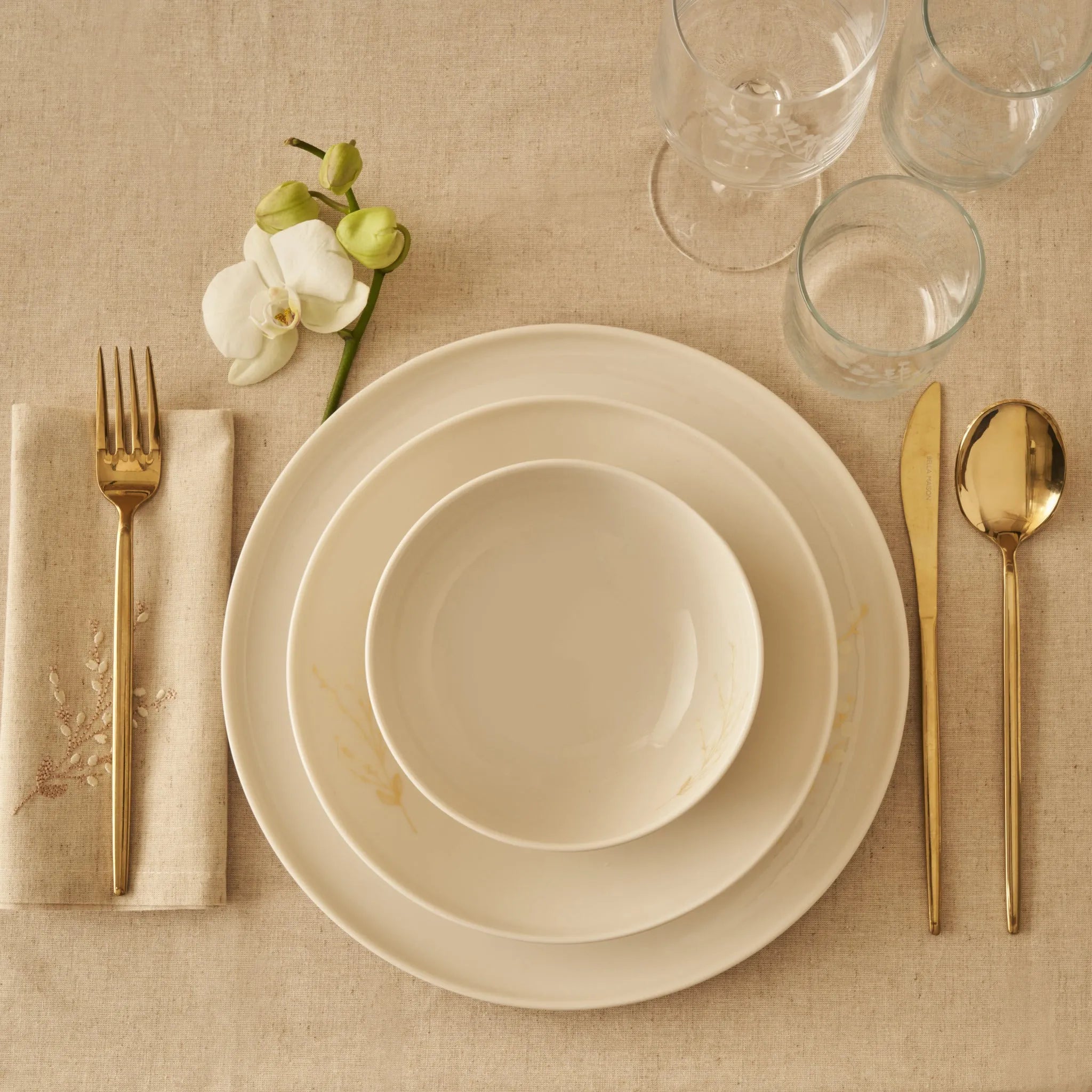Exclusive Selection Porcelain Soup Bowl texture detail