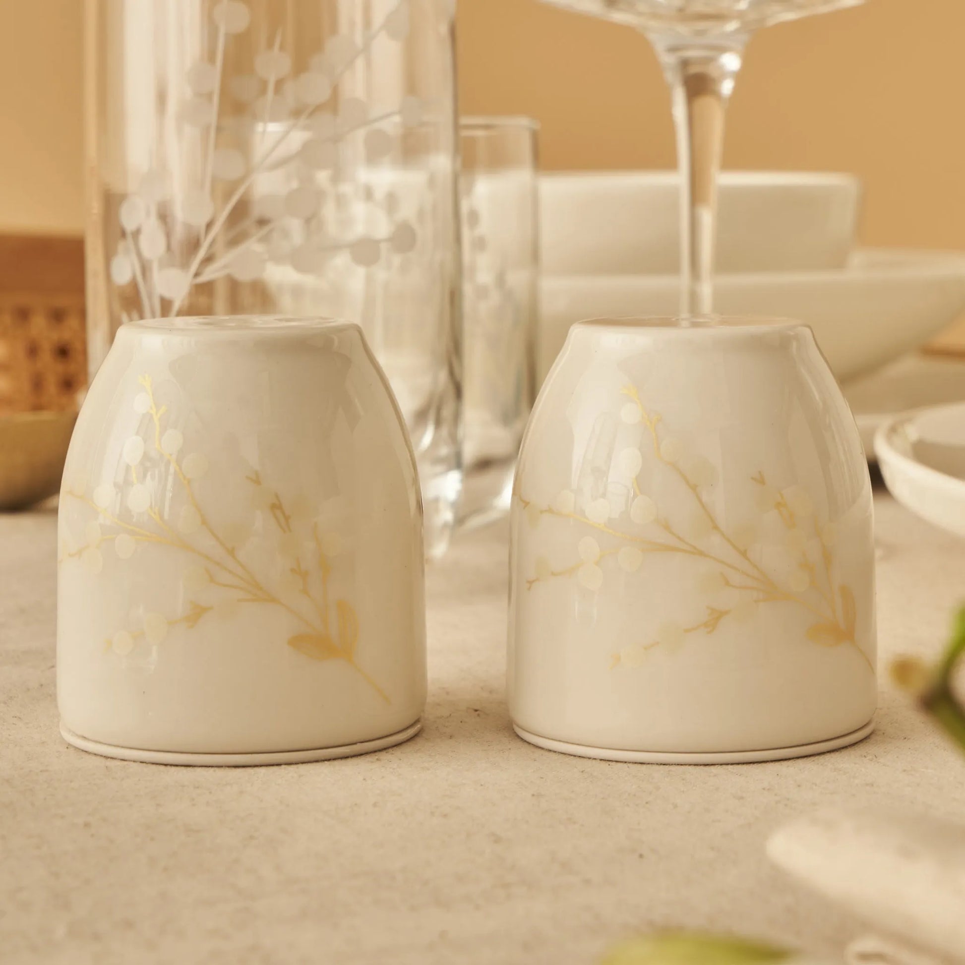 Exclusive Selection Salt Pepper Shaker Set texture detail