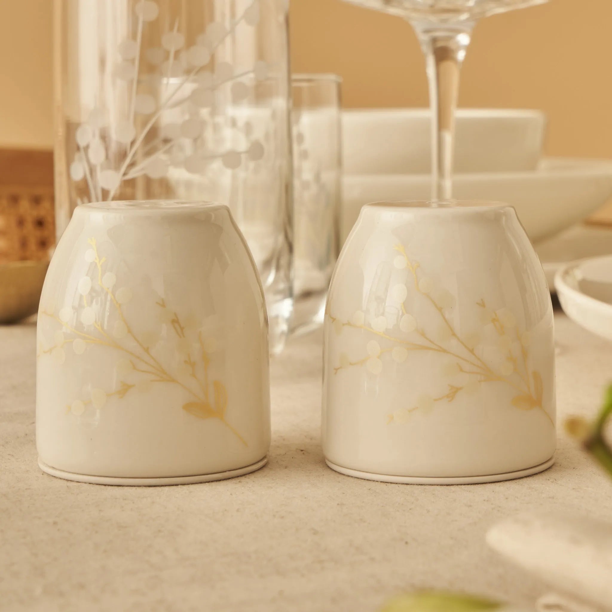 Exclusive Selection Salt Pepper Shaker Set texture detail