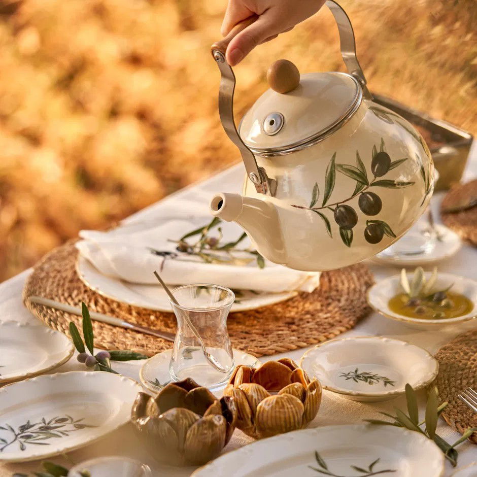 Olive Enamel Teapot with Wooden Handle